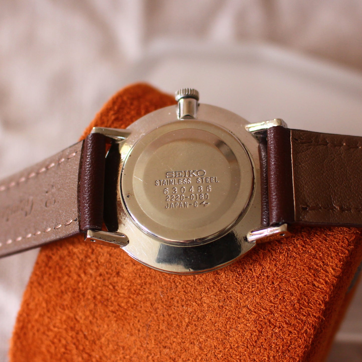 Seiko Chariot Thin Manual Wind Roman Numeral Dress Watch - 1976 - 2220-0180