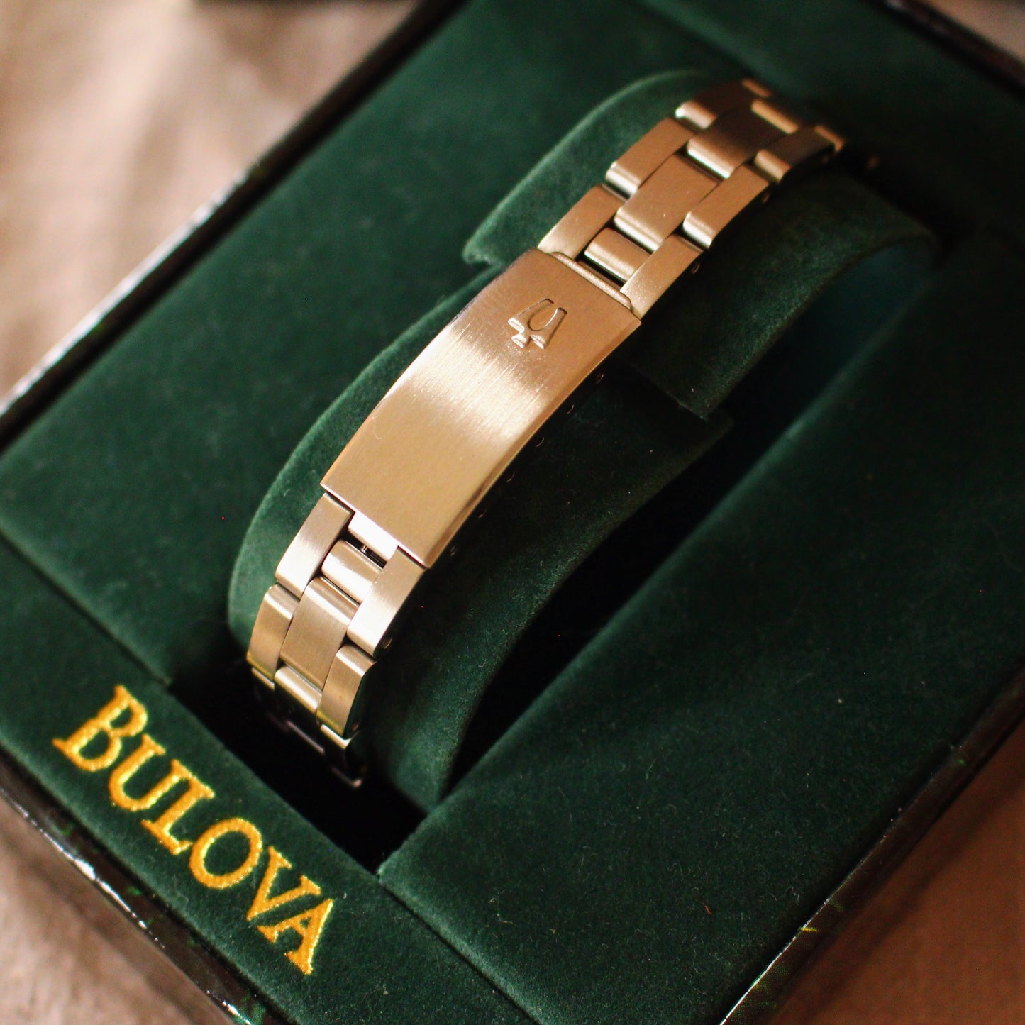 Bulova Womens Explorer Style Watch - 80s - Excellent Condition - Full Set