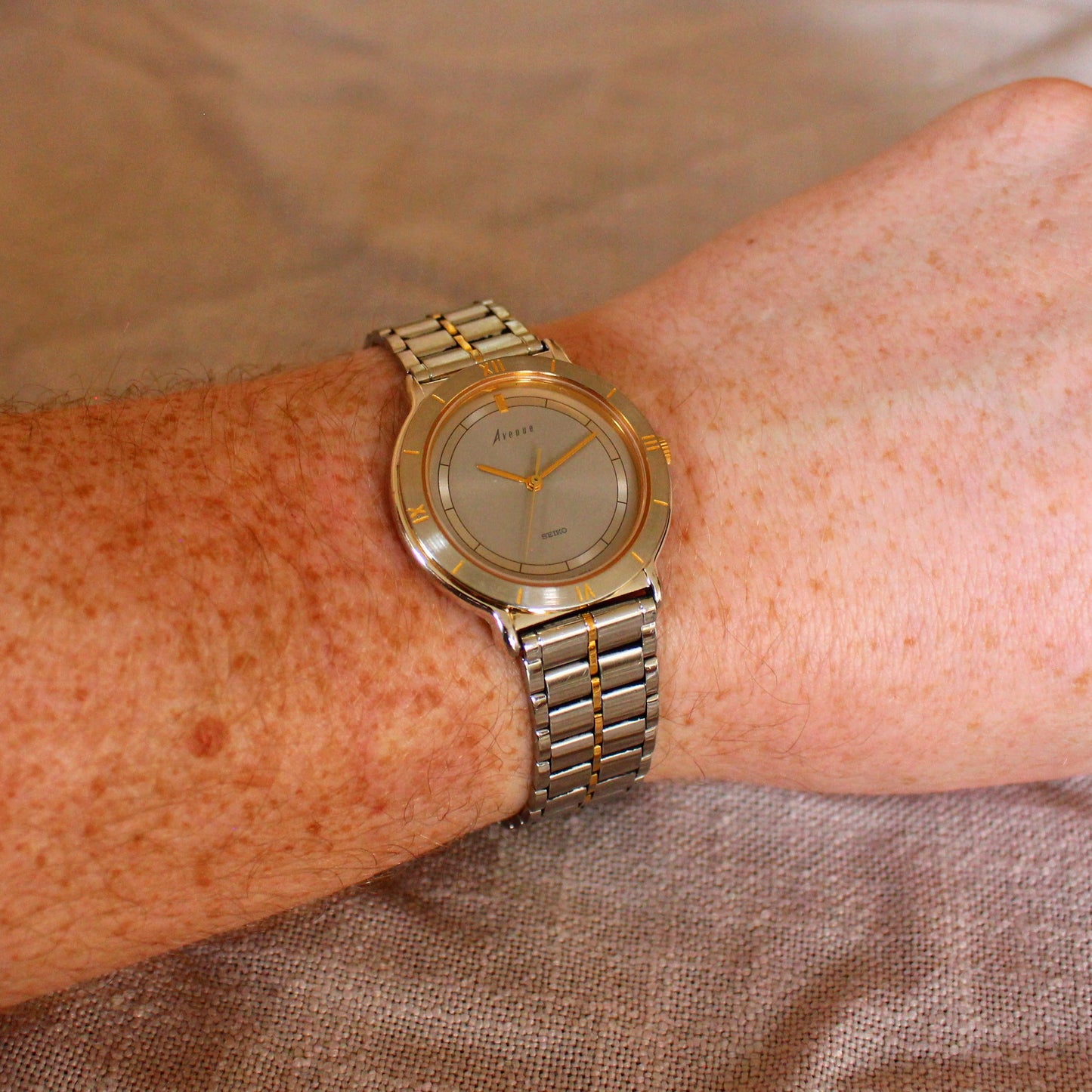 Seiko Avenue Watch 2000 Two Tone Silver Sunburst Dial Quartz Great Cond