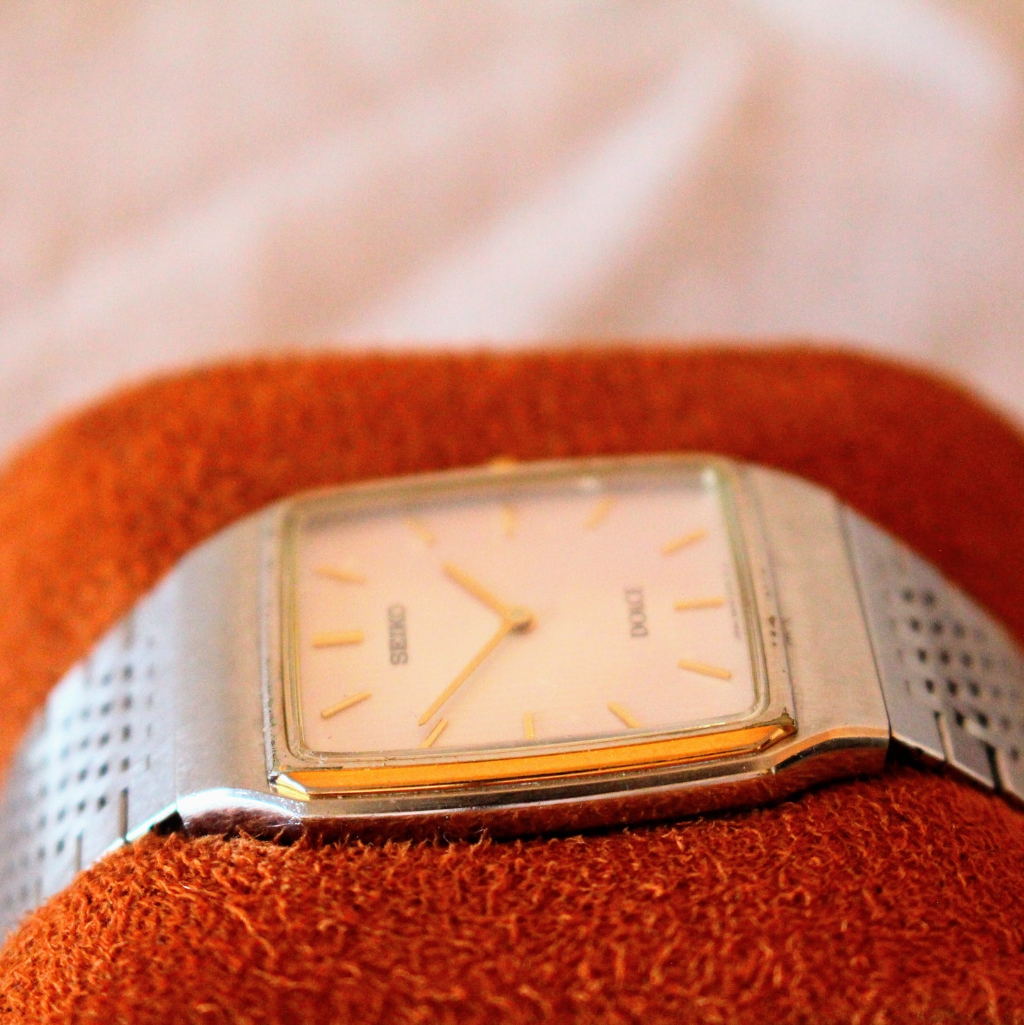 Vintage Seiko Dolce Two Tone Thin Dress Watch Striped Dial - 1992 - 8N40-5080