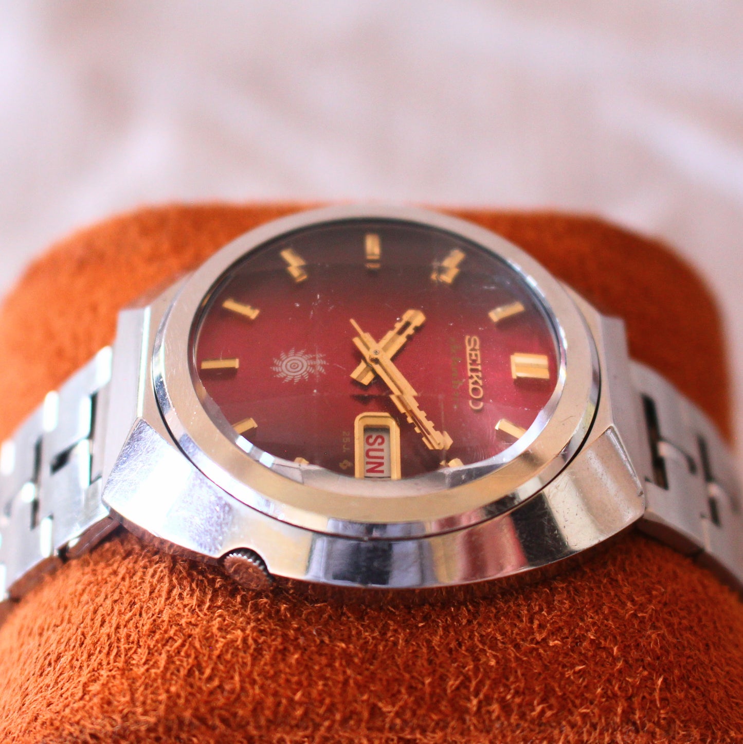 Vintage Seiko Advan Automatic Red Textured Dial Faceted - 1974 - 6106-7710