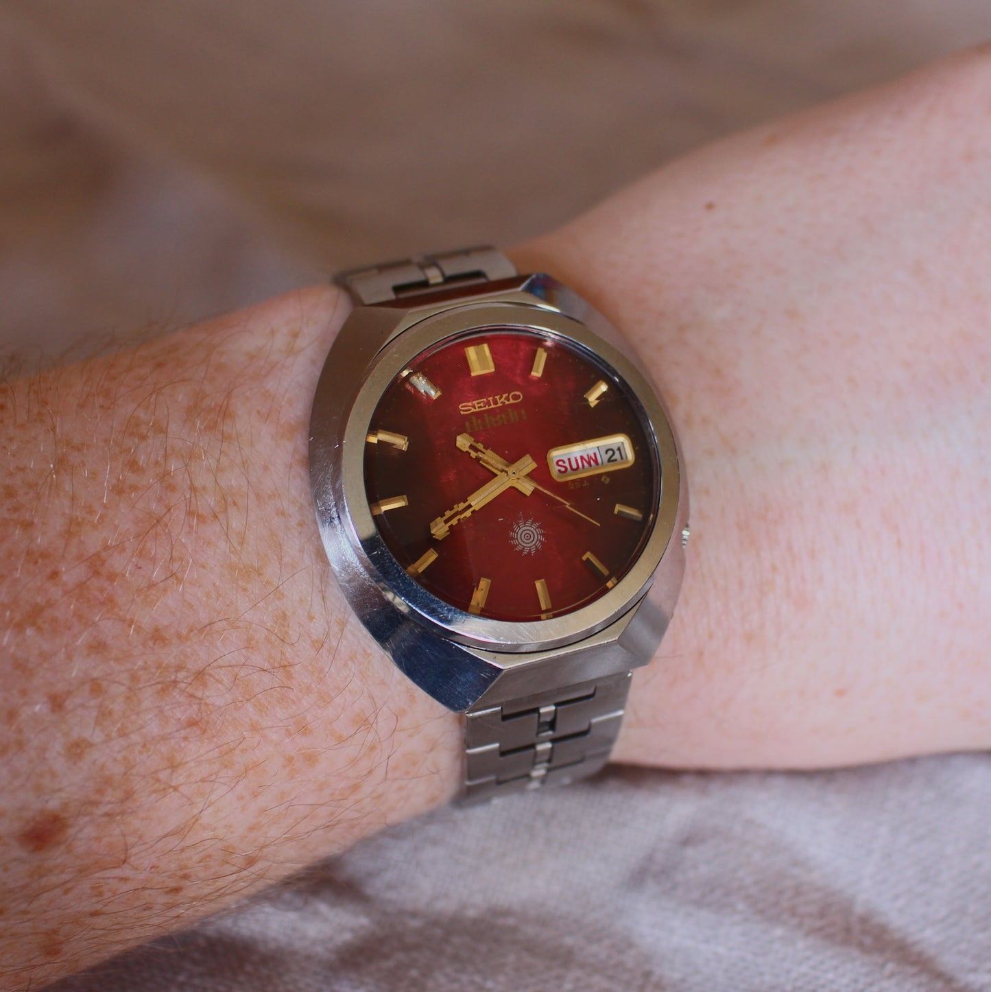 Vintage Seiko Advan Automatic Red Textured Dial Faceted - 1974 - 6106-7710