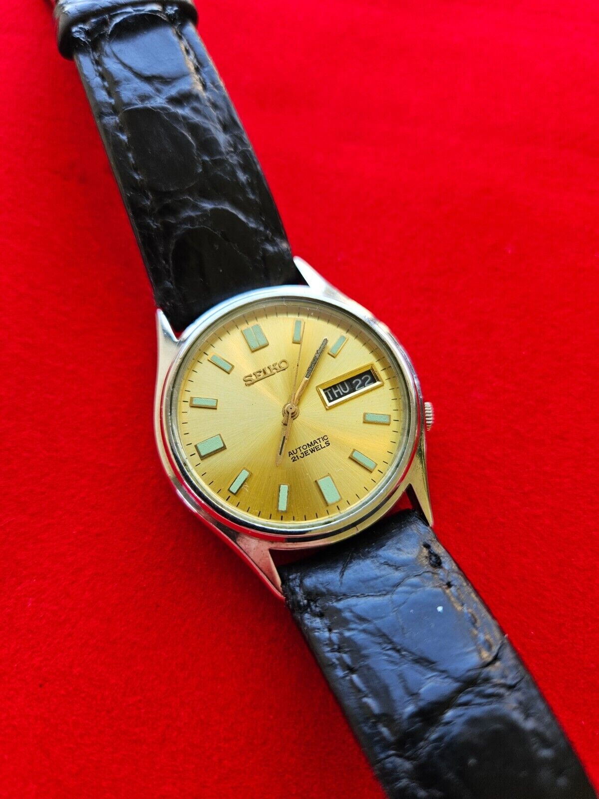 Vintage Seiko Wrist Watch Men's Automatic 21 Jewels Gold Dial - Ref. 7009-3101 - Jake's Curated Vintage 