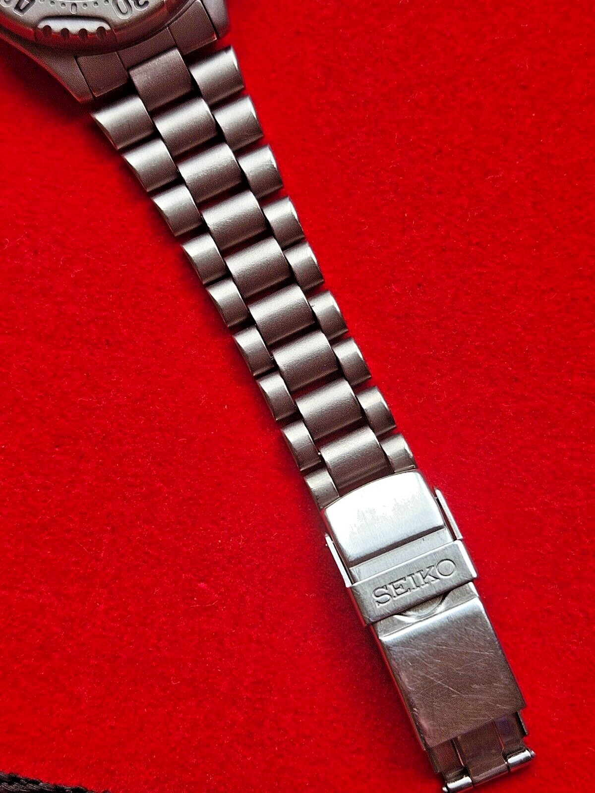 Vintage Seiko Professional 200m Titanium Small Dive Watch - 2A22-0320 - Jake's Curated Vintage 