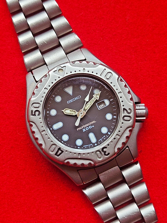 Vintage Seiko Professional 200m Titanium Small Dive Watch - 2A22-0320 - Jake's Curated Vintage 