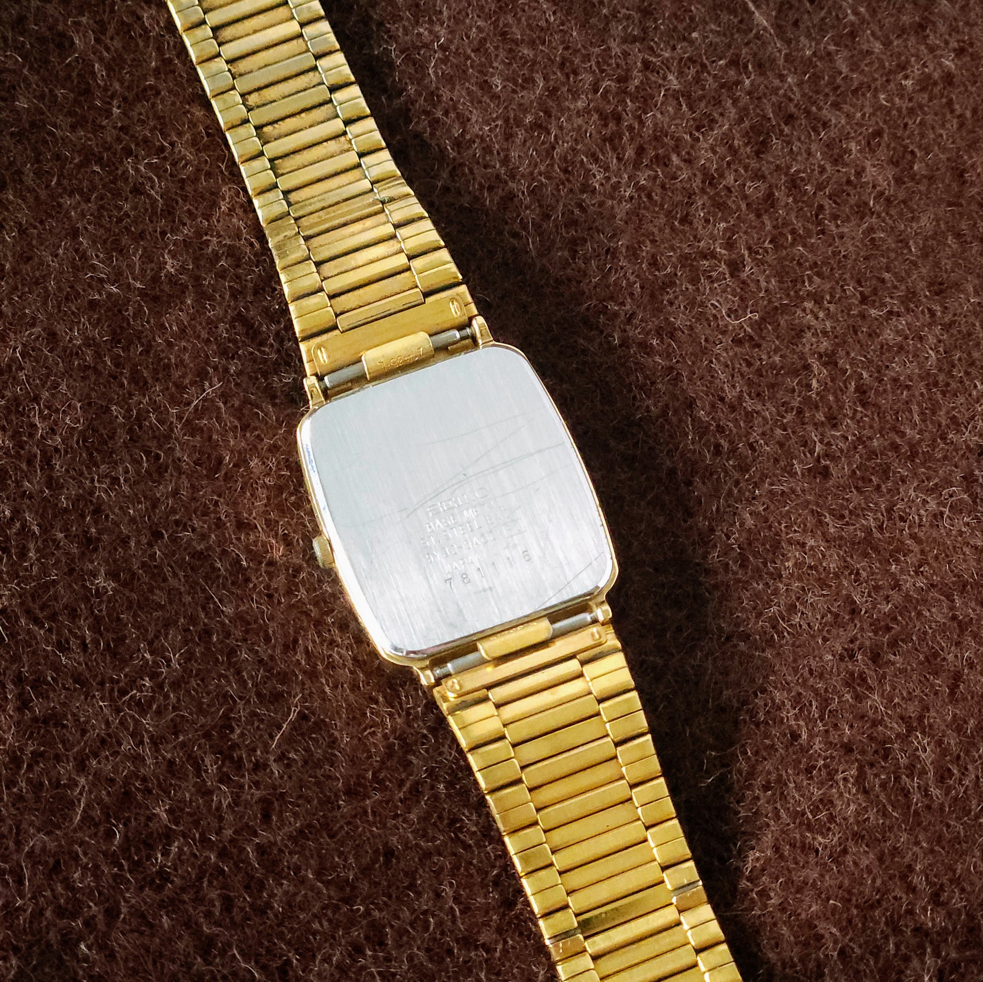 Vintage Rectangular Gold Textured Dial Seiko Watch - 5Y32-5A00 - Made 1997 - Jake's Curated Vintage 