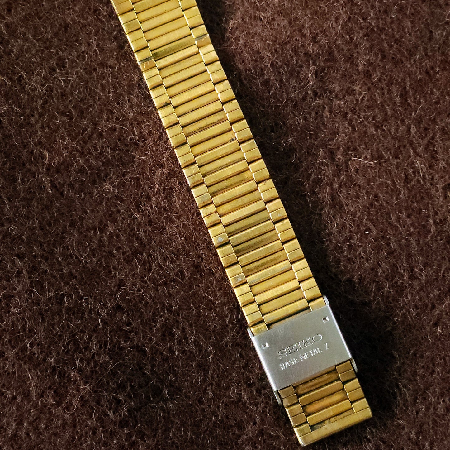 Vintage Rectangular Gold Textured Dial Seiko Watch - 5Y32-5A00 - Made 1997 - Jake's Curated Vintage 