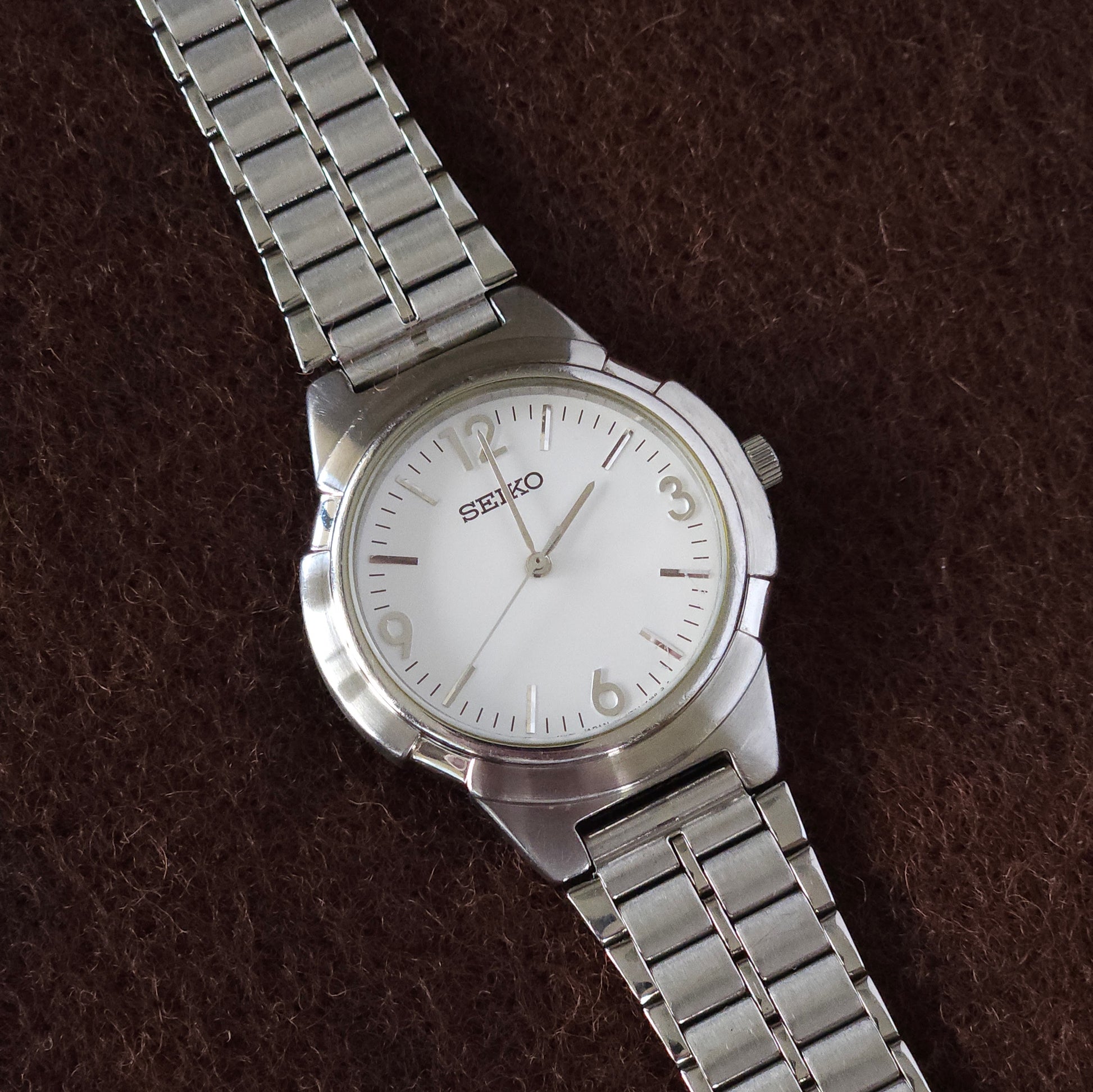 Neo-Vintage Seiko White Dial Silver Mens Watch - V701-2K80 - Made 1998 - Jake's Curated Vintage 