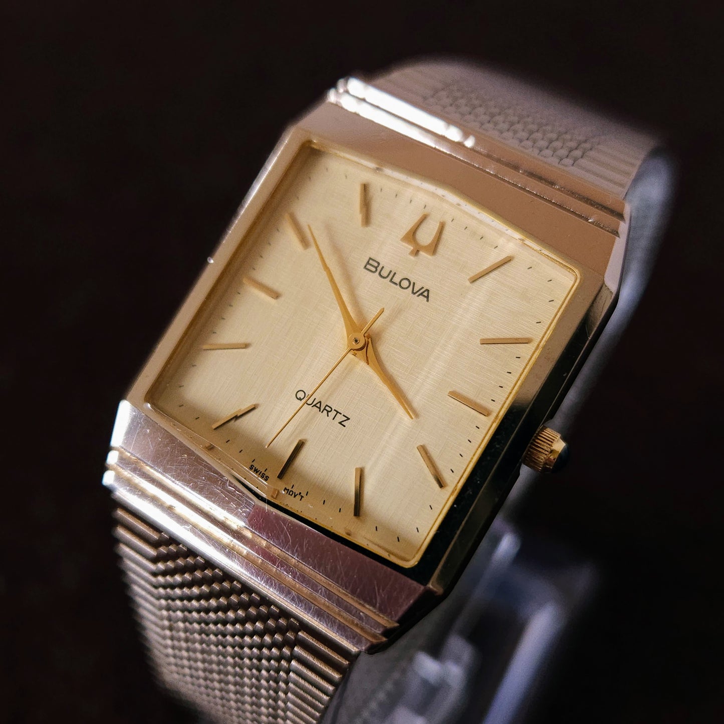 Retro Bulova Mens Gold Textured Dial Mens Dress Watch