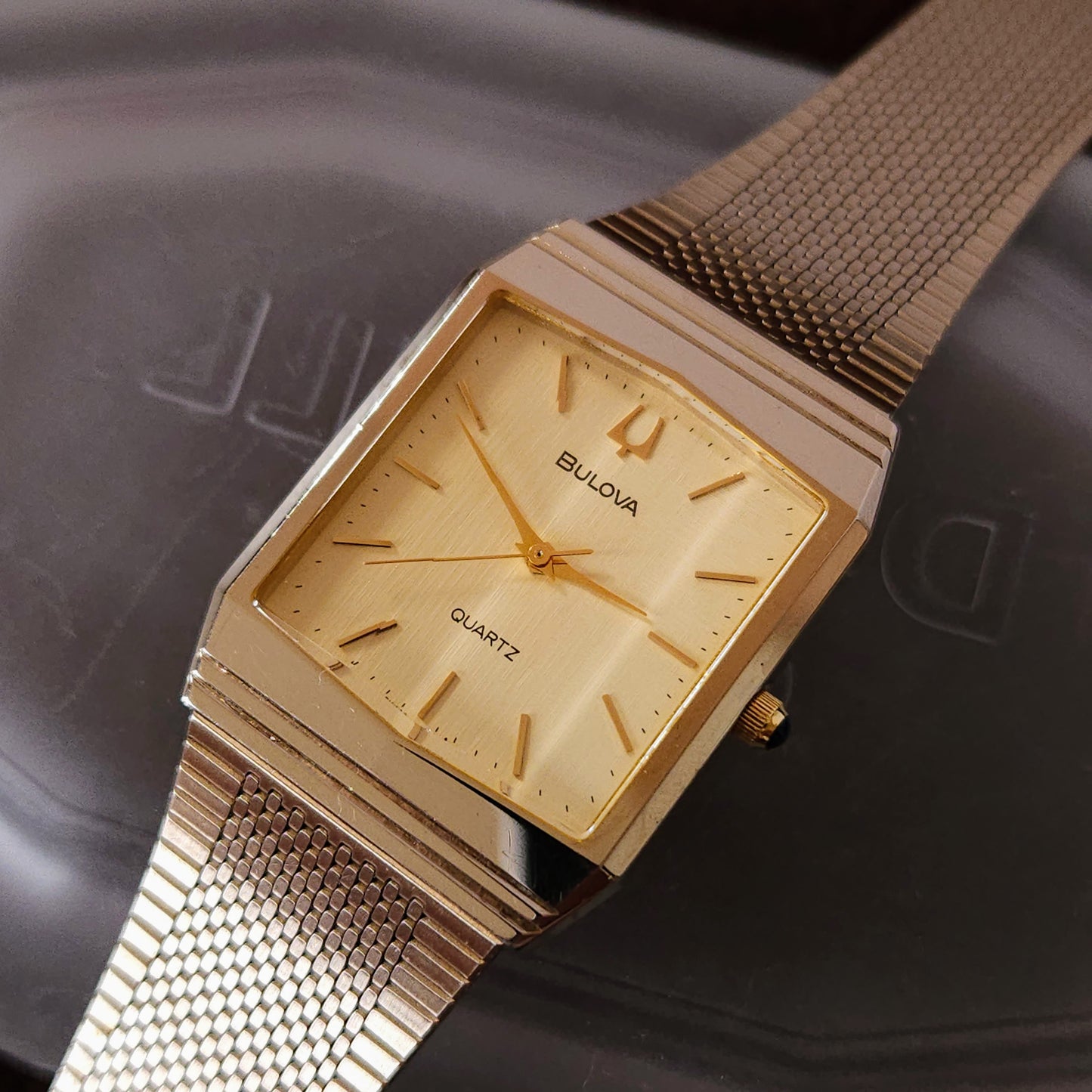 Retro Bulova Mens Gold Textured Dial Mens Dress Watch