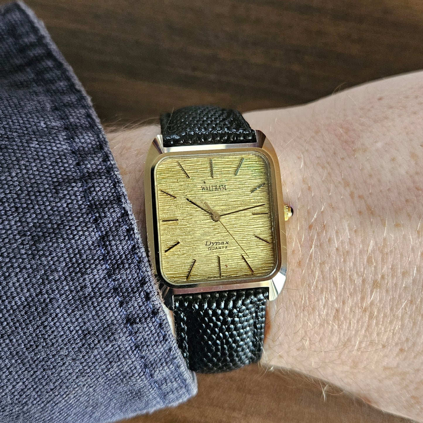 Vintage Waltham Dynax Quartz Mens Ceramic Dress Watch - Textured Gold Dial - 80s