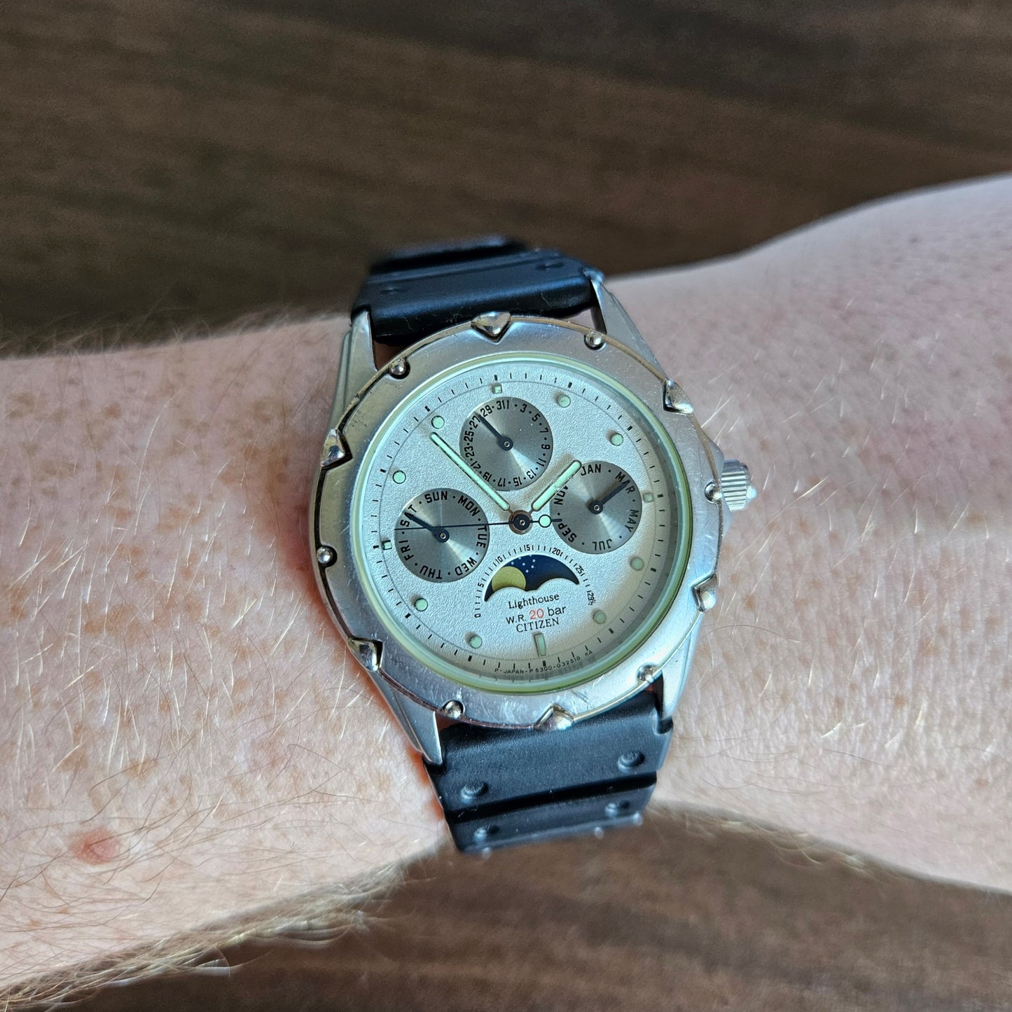 Vintage Citizen Lighthouse Triple Calendar Moonphase Watch - 6300-G32518