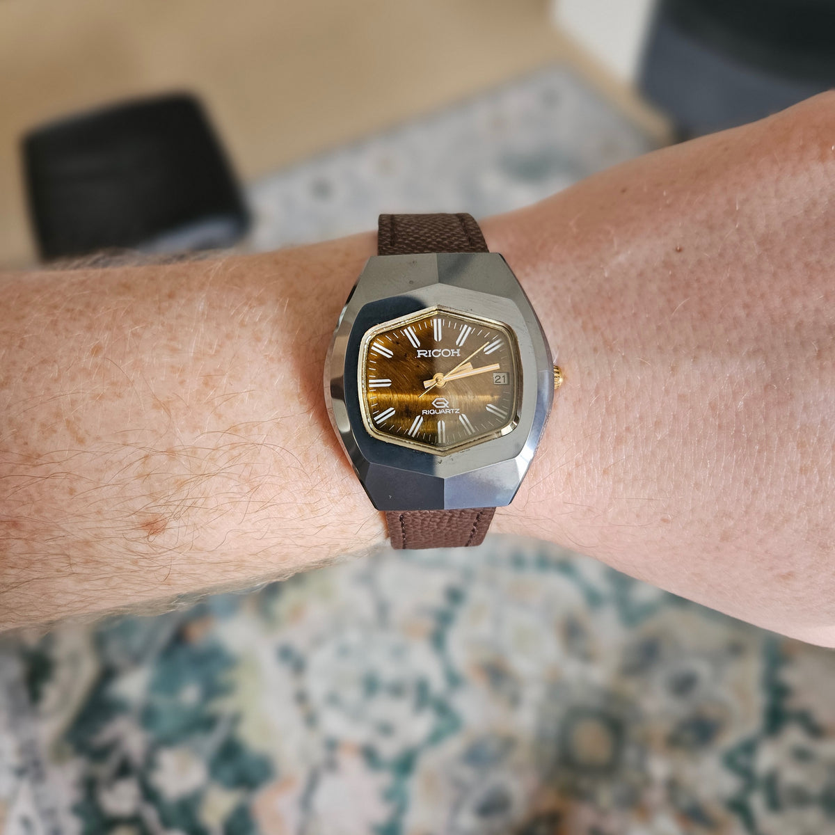 Vintage Ricoh Riquartz Tiger's Eye Mens Dress Watch - Cushion Case - 1978