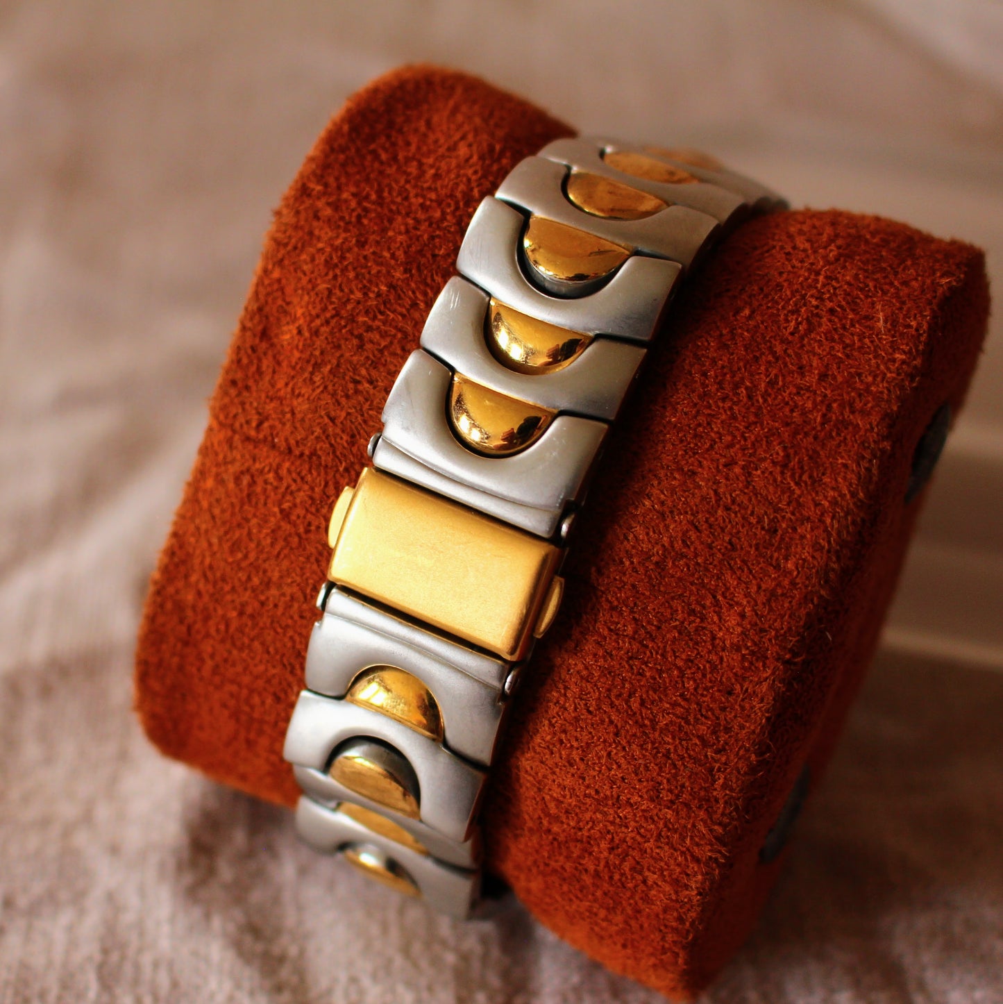 Aureole Two Tone Dress Watch Sapphire Crystal Date at 6 - 90s - SW-429M