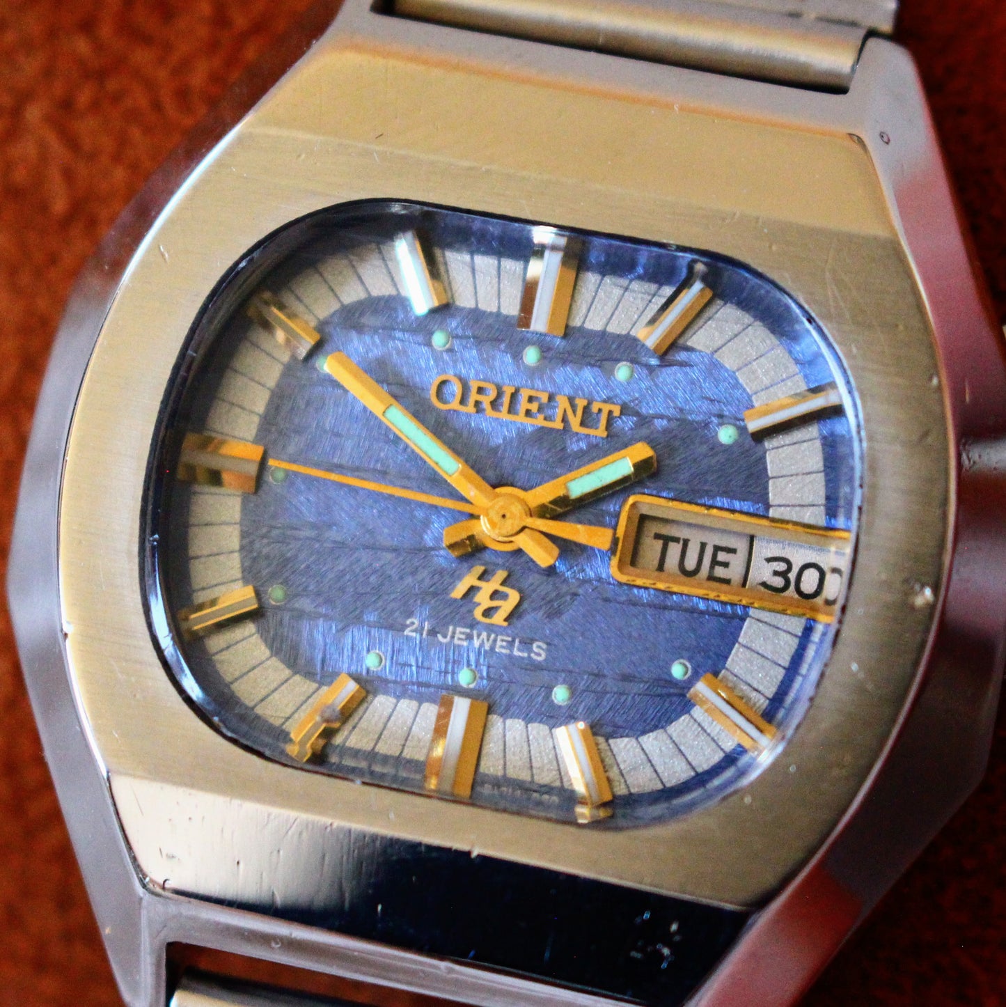 Vintage Orient Textured Blue Dial Automatic Cushion Case - Y469121-4A - 1970s