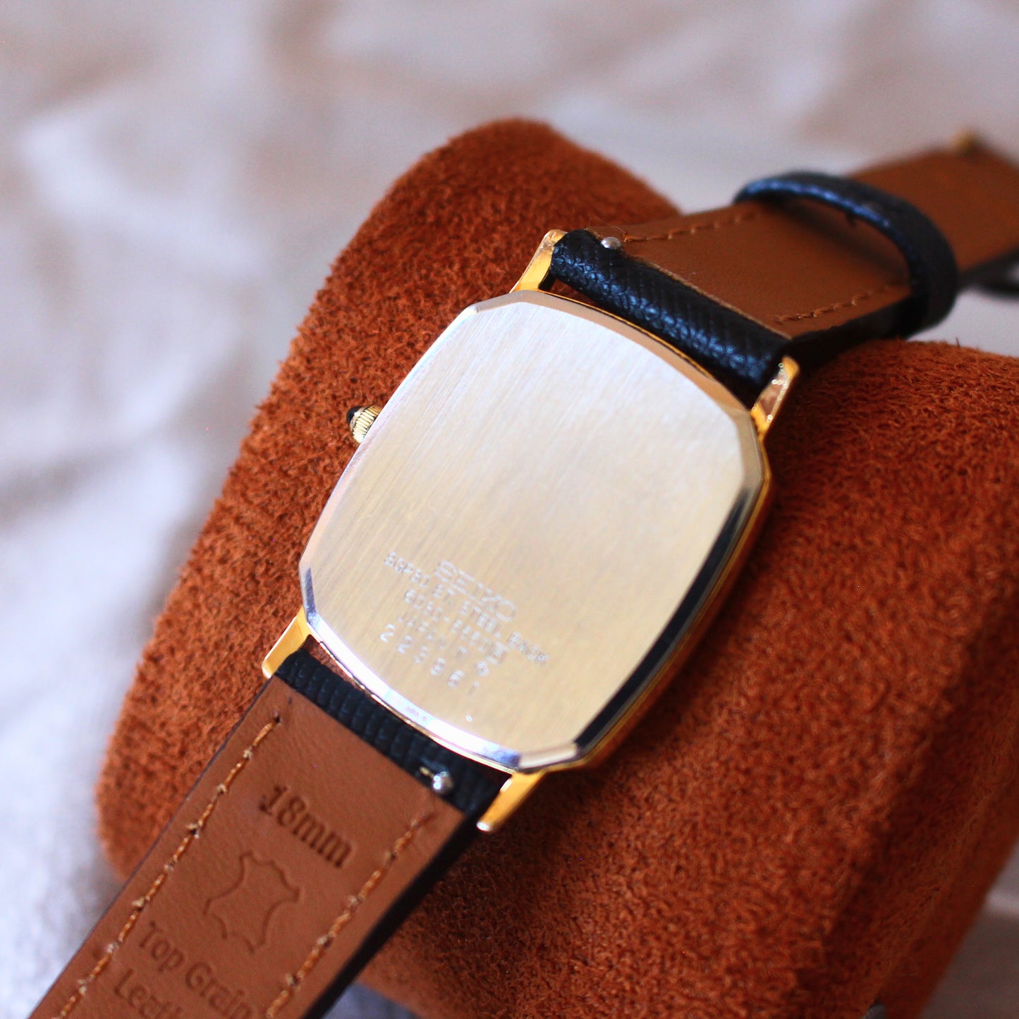 Vintage Seiko Dolce Gold Textured Dial Dress Watch - 6030-5550 - 1982