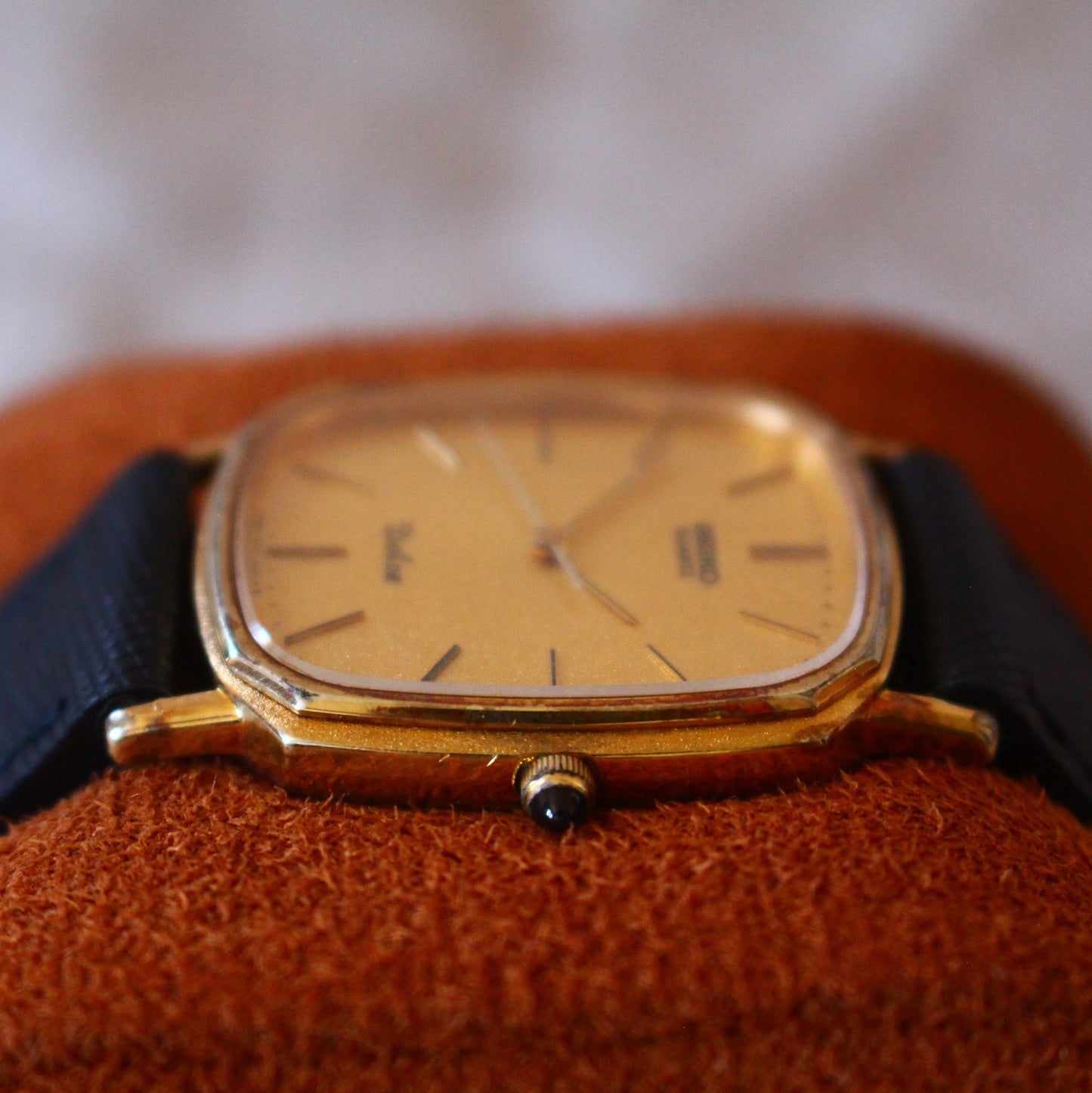 Vintage Seiko Dolce Gold Textured Dial Dress Watch - 6030-5550 - 1982