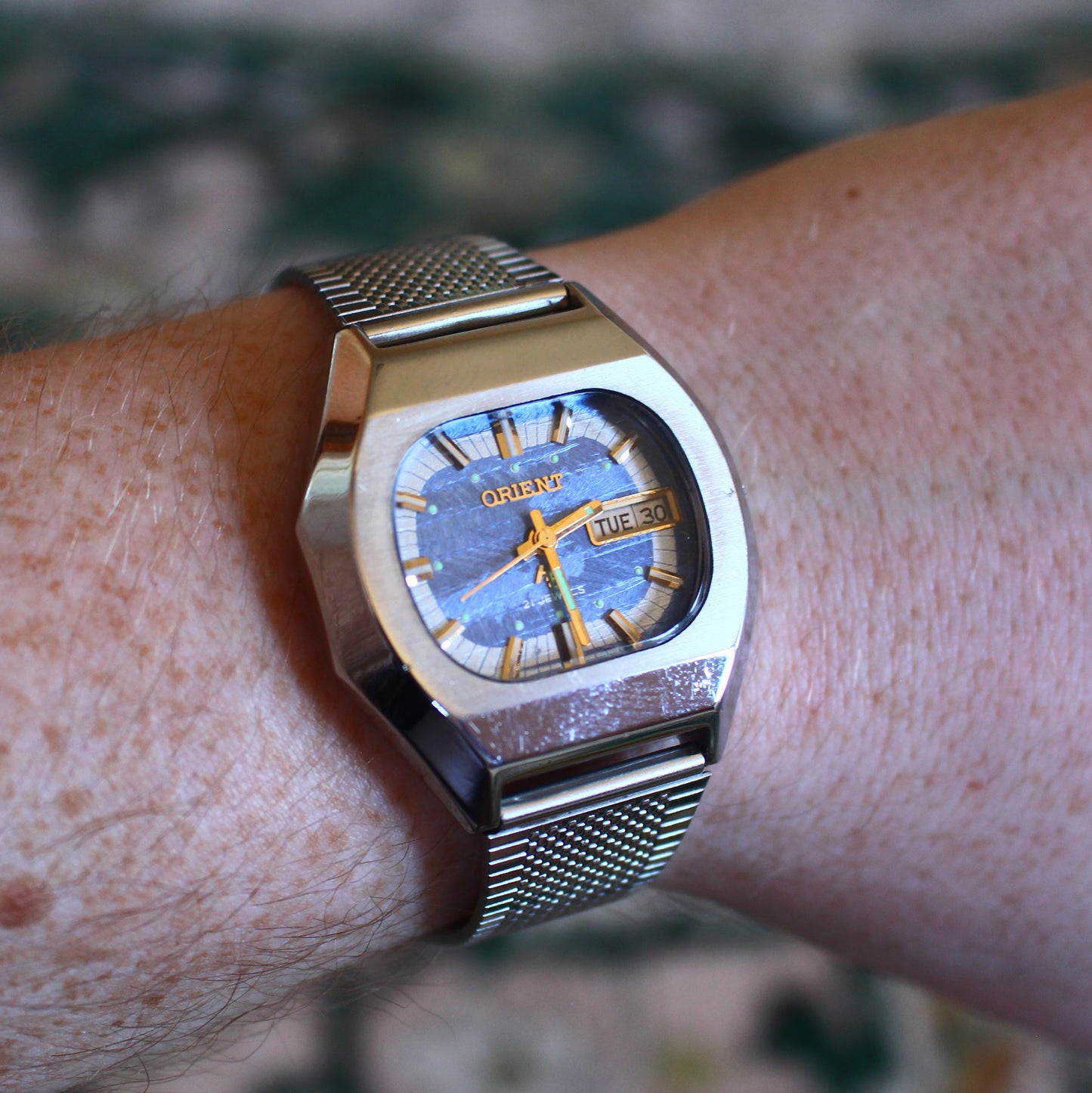 Vintage Orient Textured Blue Dial Automatic Cushion Case - Y469121-4A - 1970s