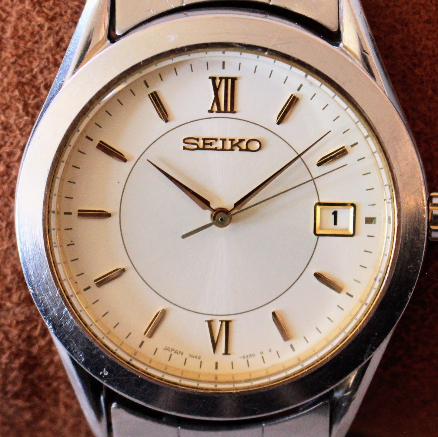 Seiko Gold Accent Sunburst Everyday Watch - 7N42-9100 - 2001