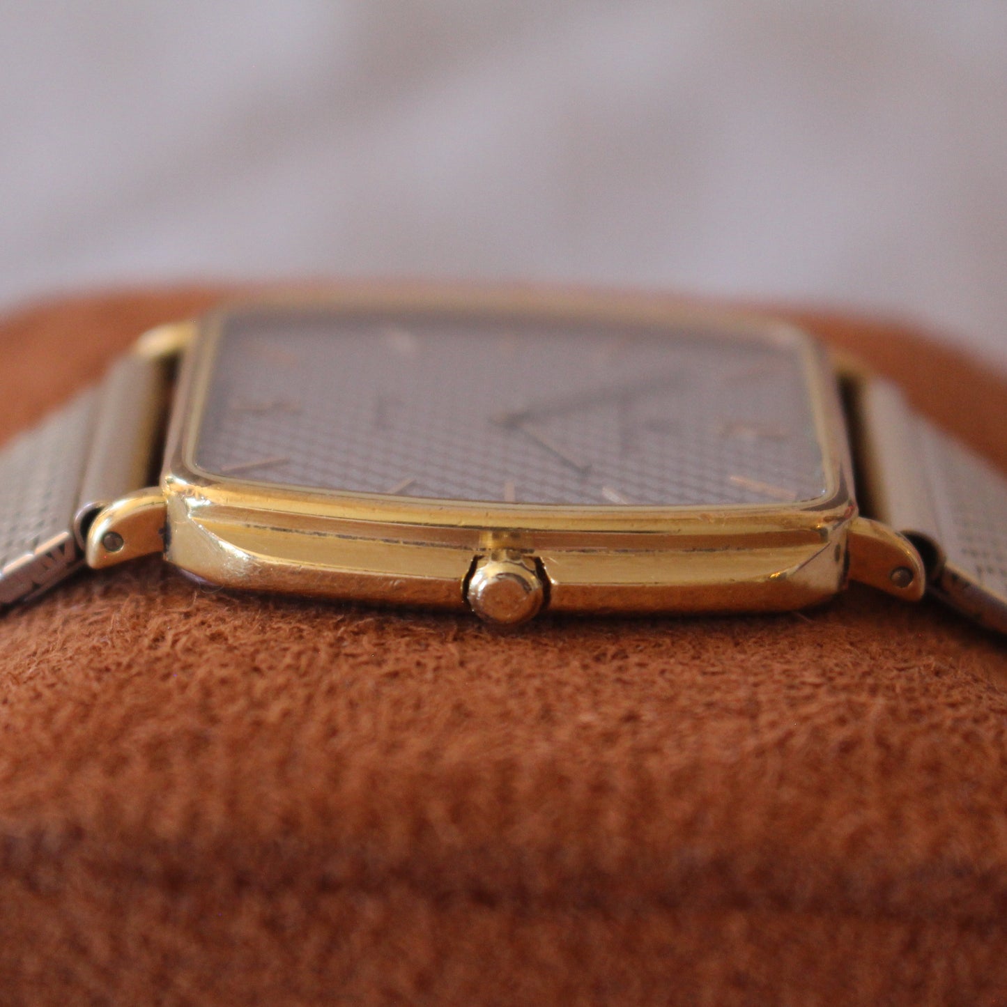 Vintage Waltham Ultra-Thin Gold Mens Dress Watch - Patterned Dial - 1970s