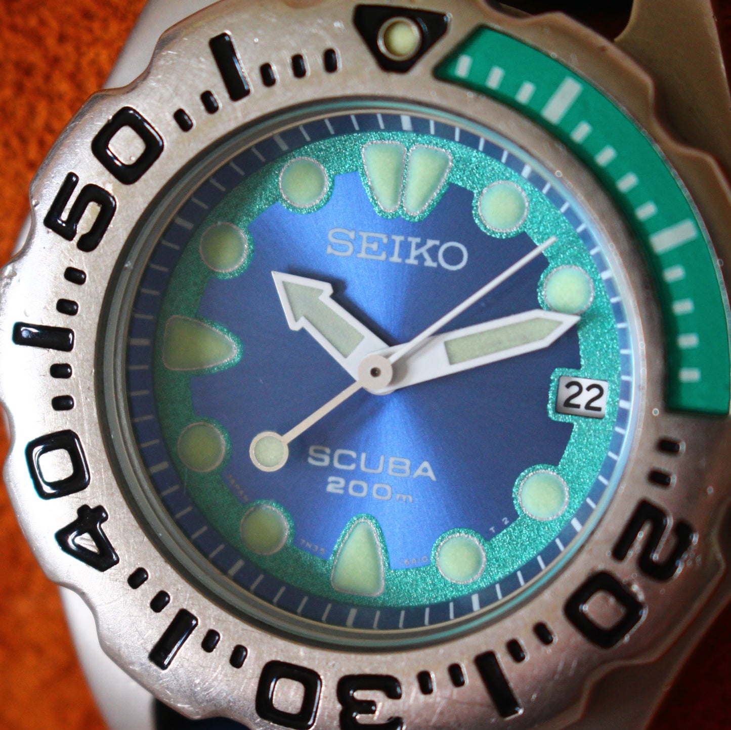Seiko Scuba Diver 'Mini Megalodon' Purple Dial Mens Watch - 7N35-6A10 - 2004