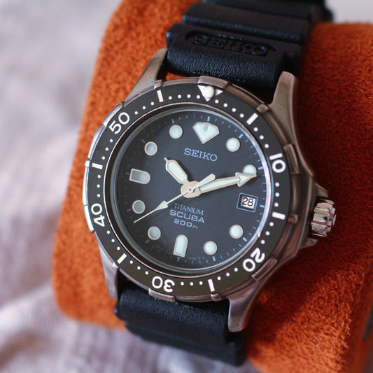 Seiko Scuba Diver Titanium Black Dial Mens Watch - 7N35-6110 - 2004