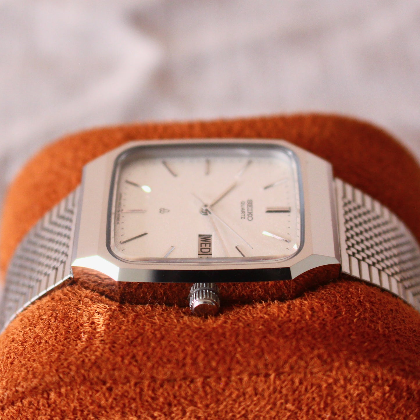 Seiko Seagull Quartz Ceramic Day-Date Square Mens Watch – 5933-5080 – 1992