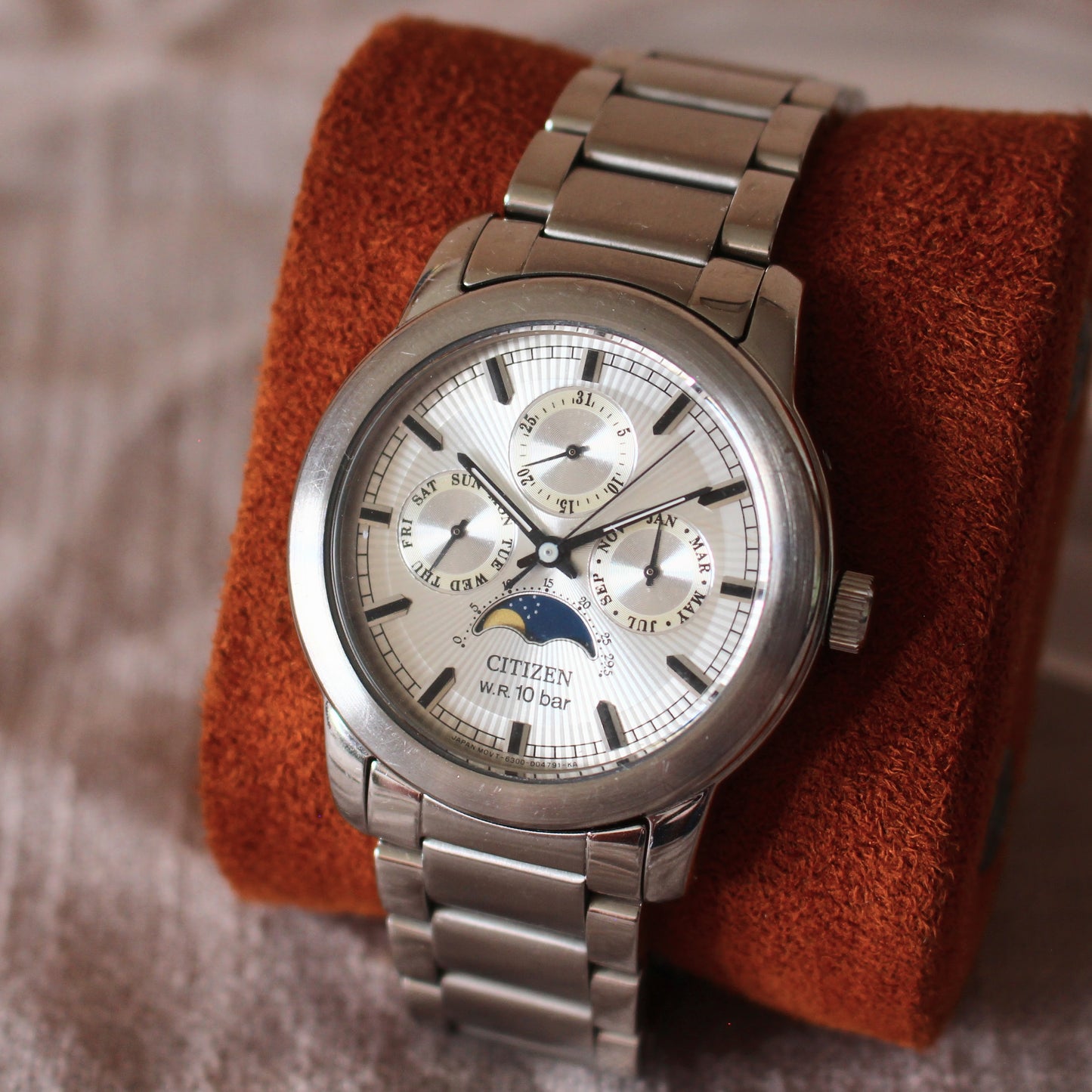 Citizen Moon-phase Triple Calendar Mens Watch – 6300-804791 – 1990s