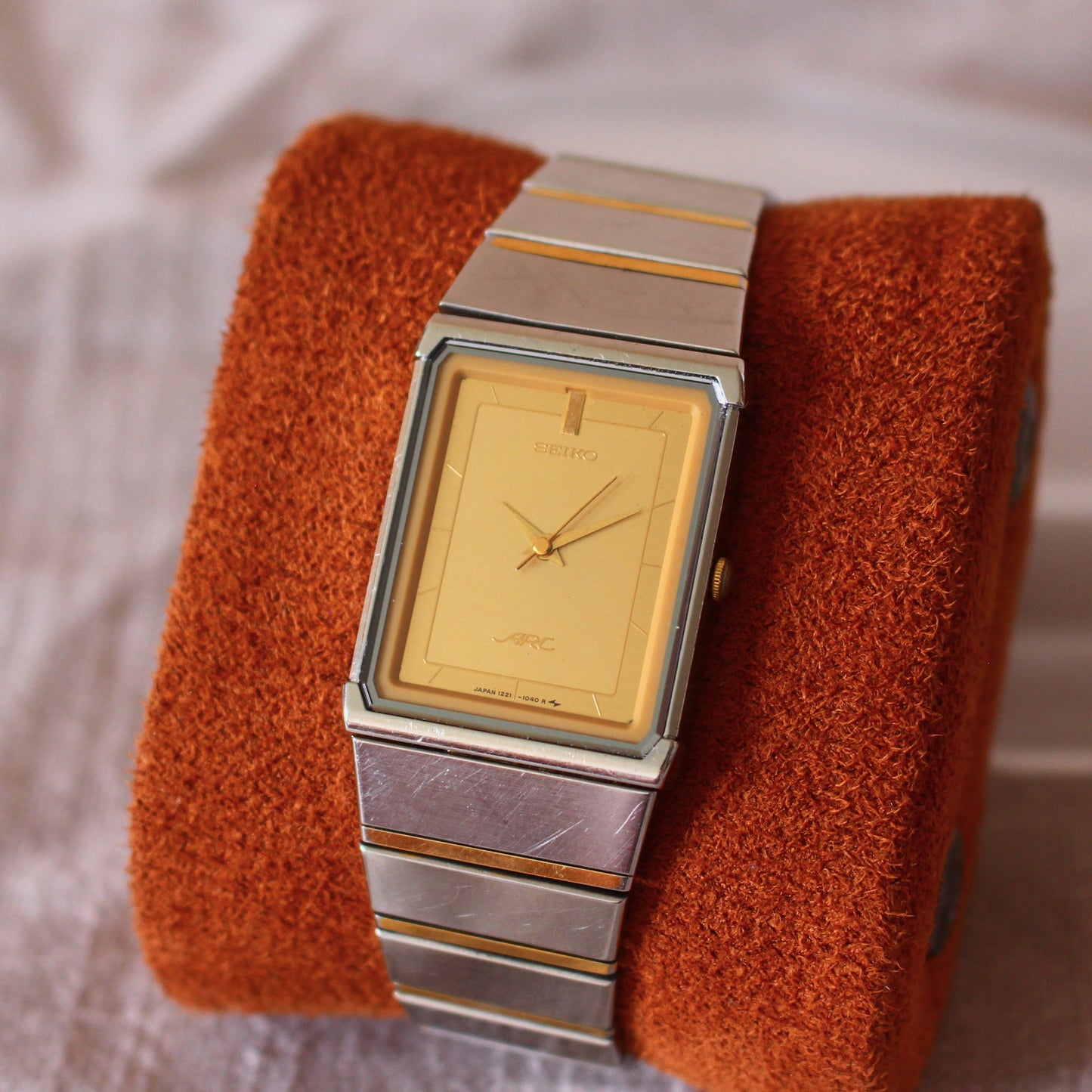 Vintage Seiko ARC Ultra Slim Gold Dial Dress Watch - 1221-5740 - 1985