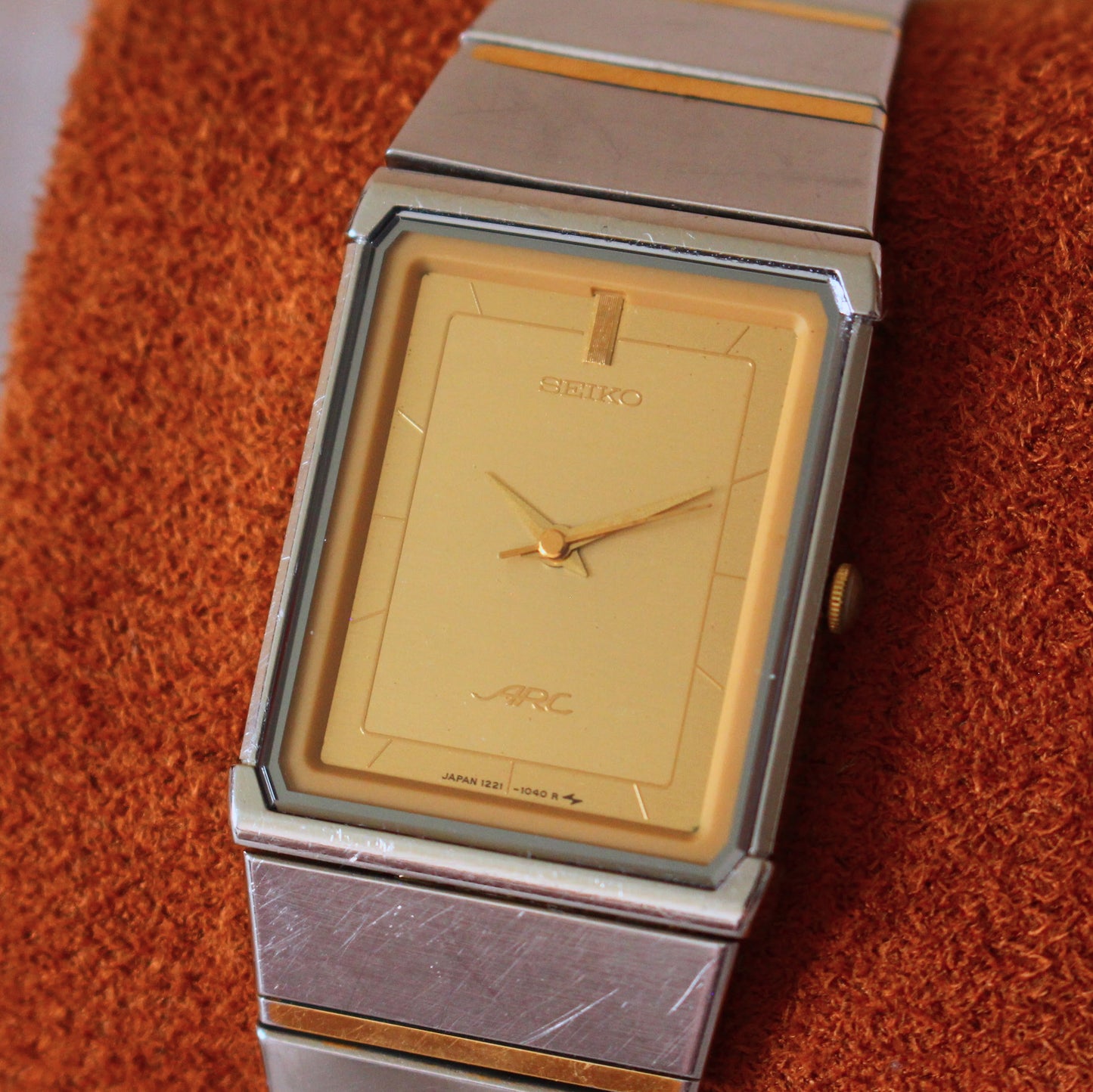 Vintage Seiko ARC Ultra Slim Gold Dial Dress Watch - 1221-5740 - 1985