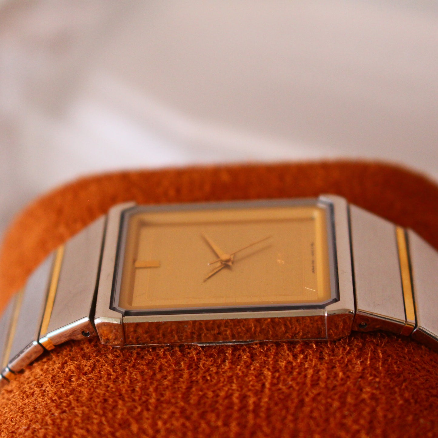 Vintage Seiko ARC Ultra Slim Gold Dial Dress Watch - 1221-5740 - 1985