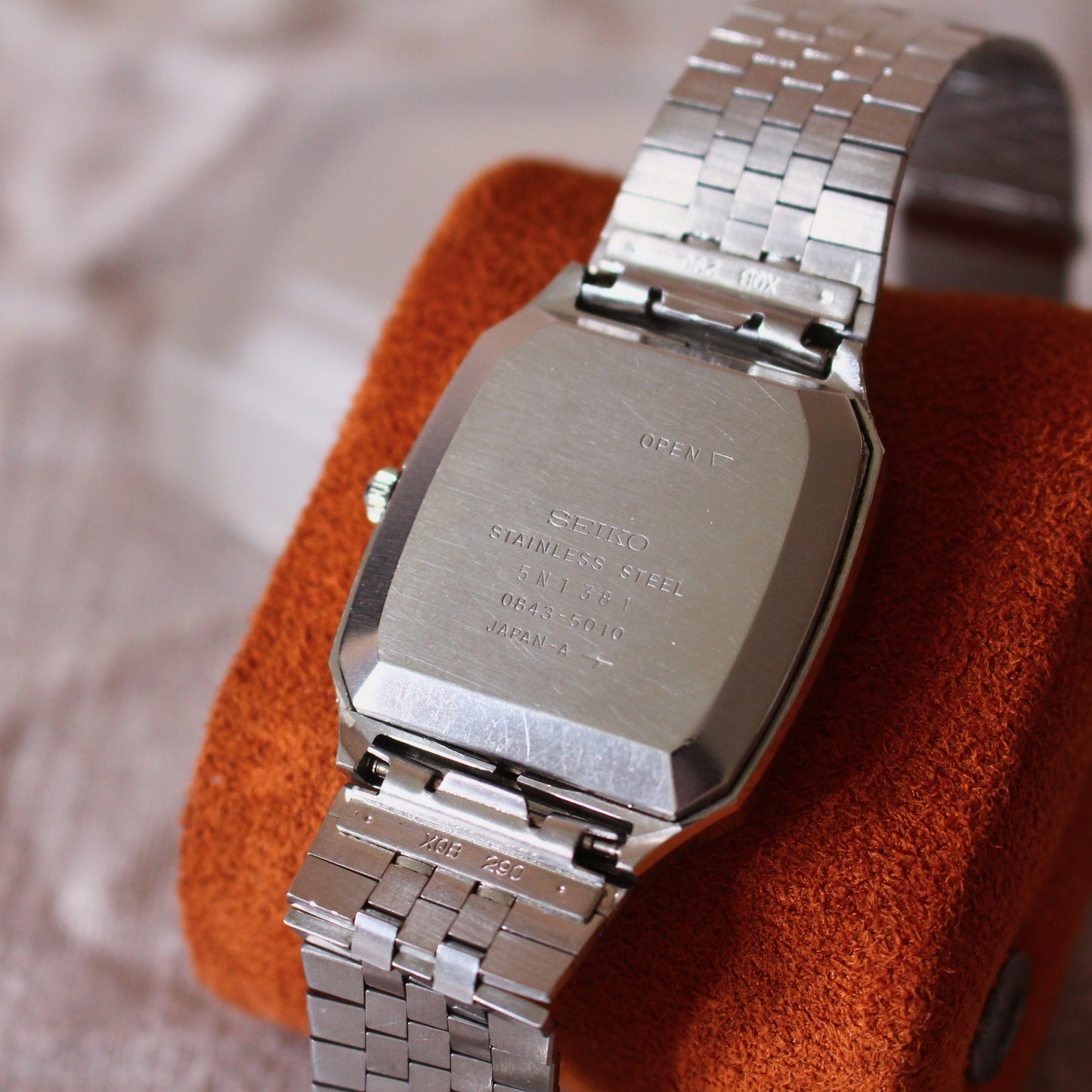 Vintage Seiko Square Quartz Day-Date Watch – 0843-5010 – 1985