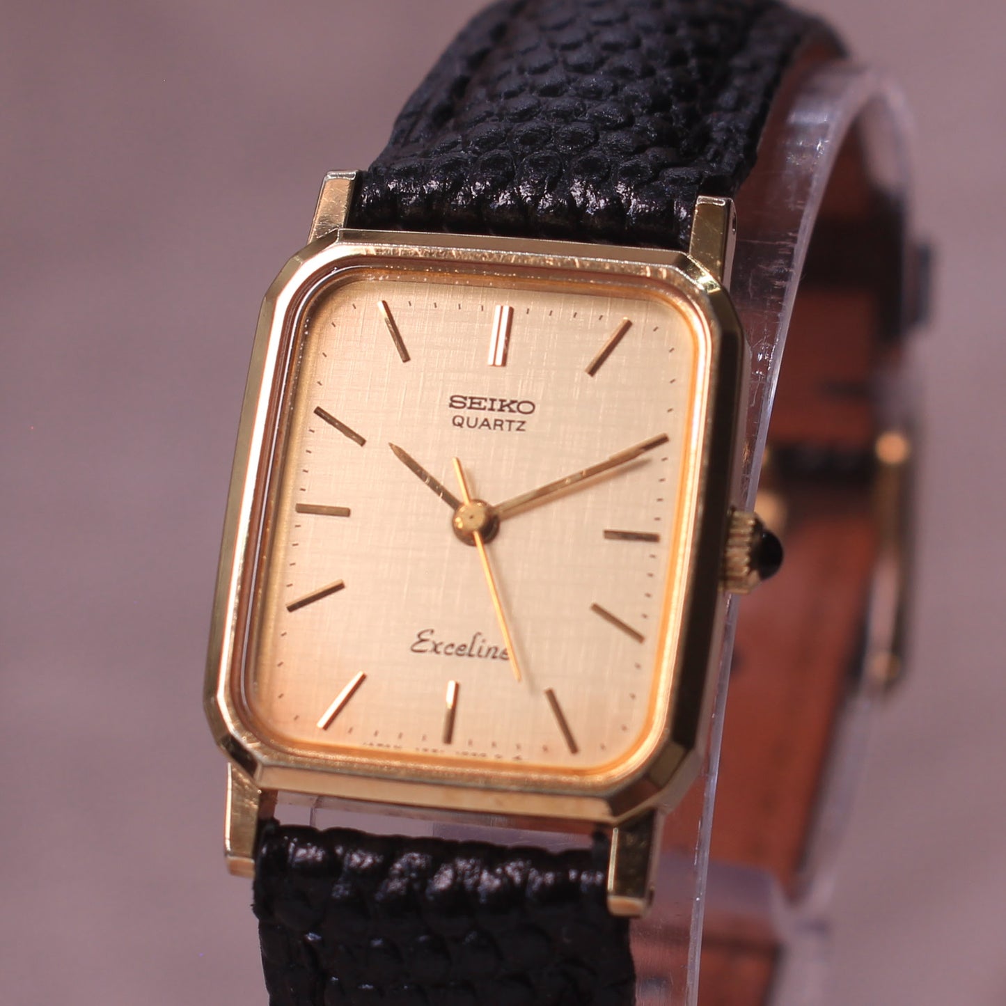 Vintage Seiko Exceline Ladies Dress Watch - Linen Dial - 1221-5720 - 1988