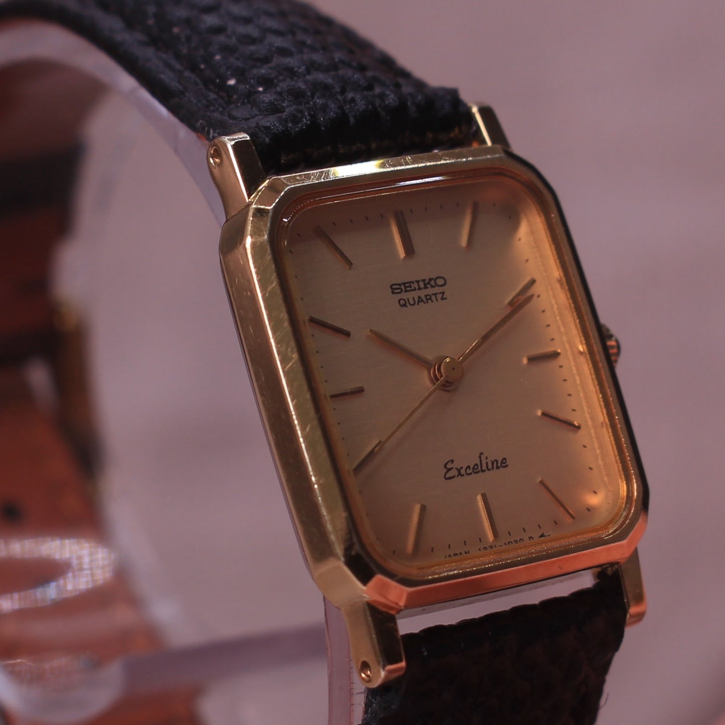 Vintage Seiko Exceline Ladies Dress Watch - Linen Dial - 1221-5720 - 1988