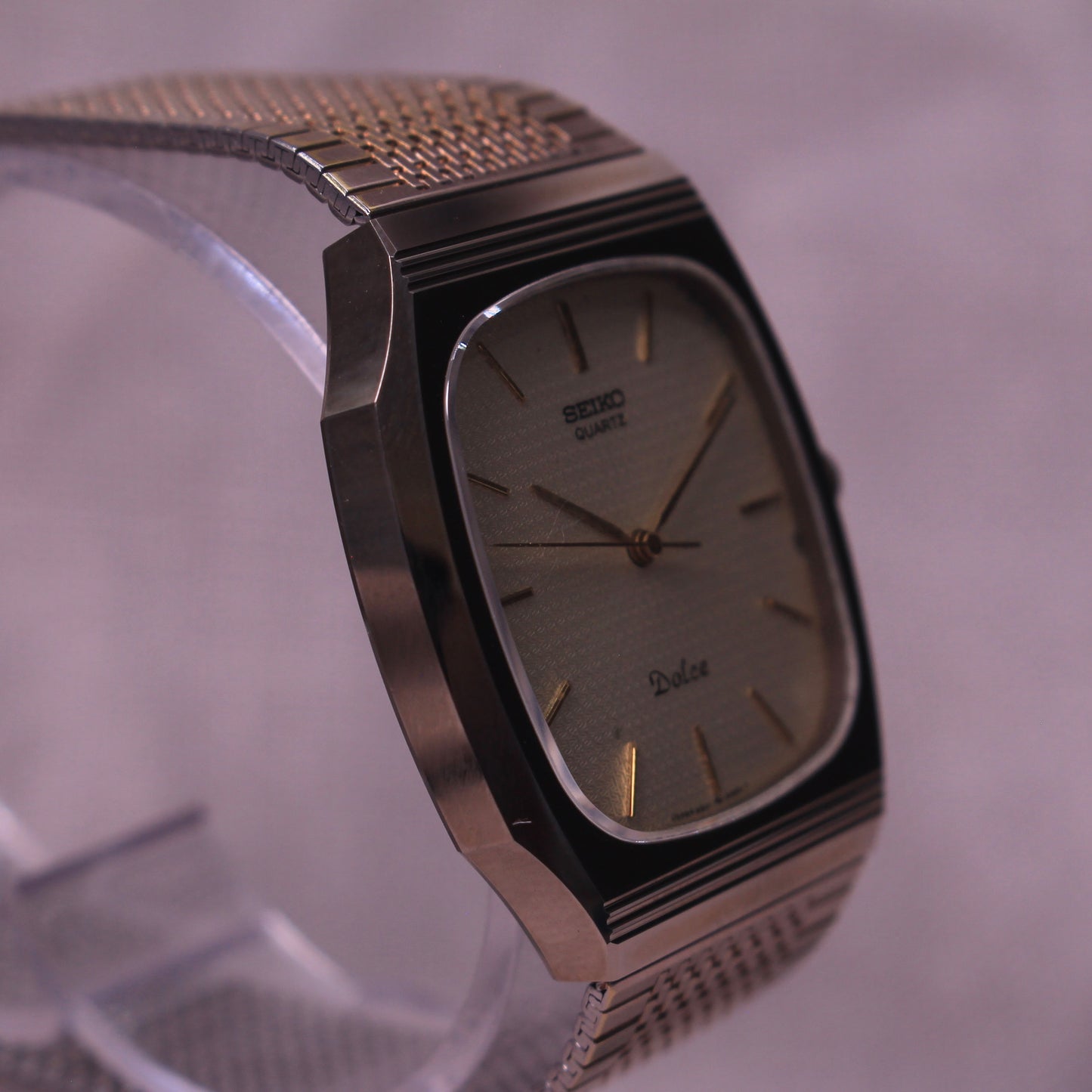 Vintage Seiko Dolce Textured Dial Gold Tone NSAG Dress Watch - 5931-5450 - 1981