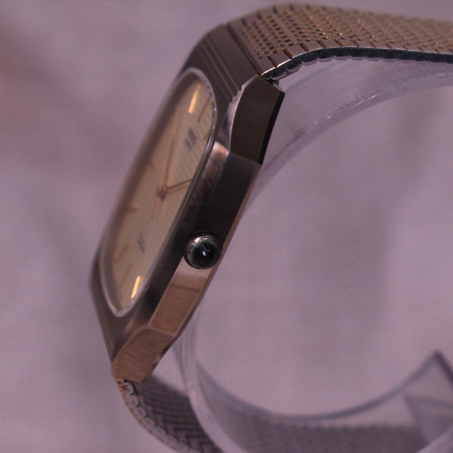 Vintage Seiko Dolce Textured Dial Gold Tone NSAG Dress Watch - 5931-5450 - 1981