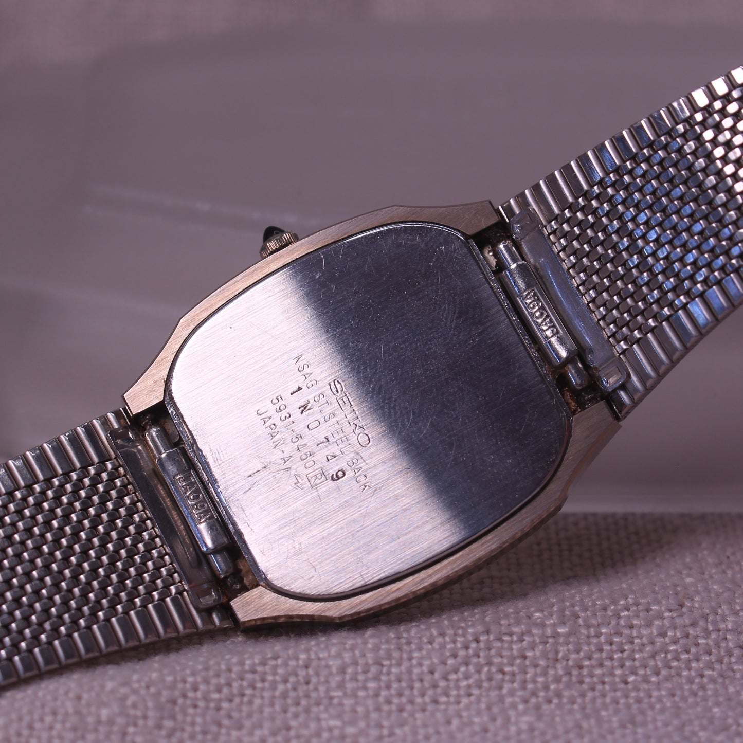 Vintage Seiko Dolce Textured Dial Gold Tone NSAG Dress Watch - 5931-5450 - 1981