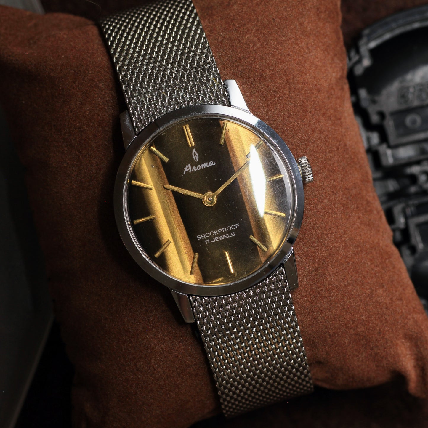 Vintage Aroma Swiss Manual Mens Watch - Green Dial - Mesh Bracelet