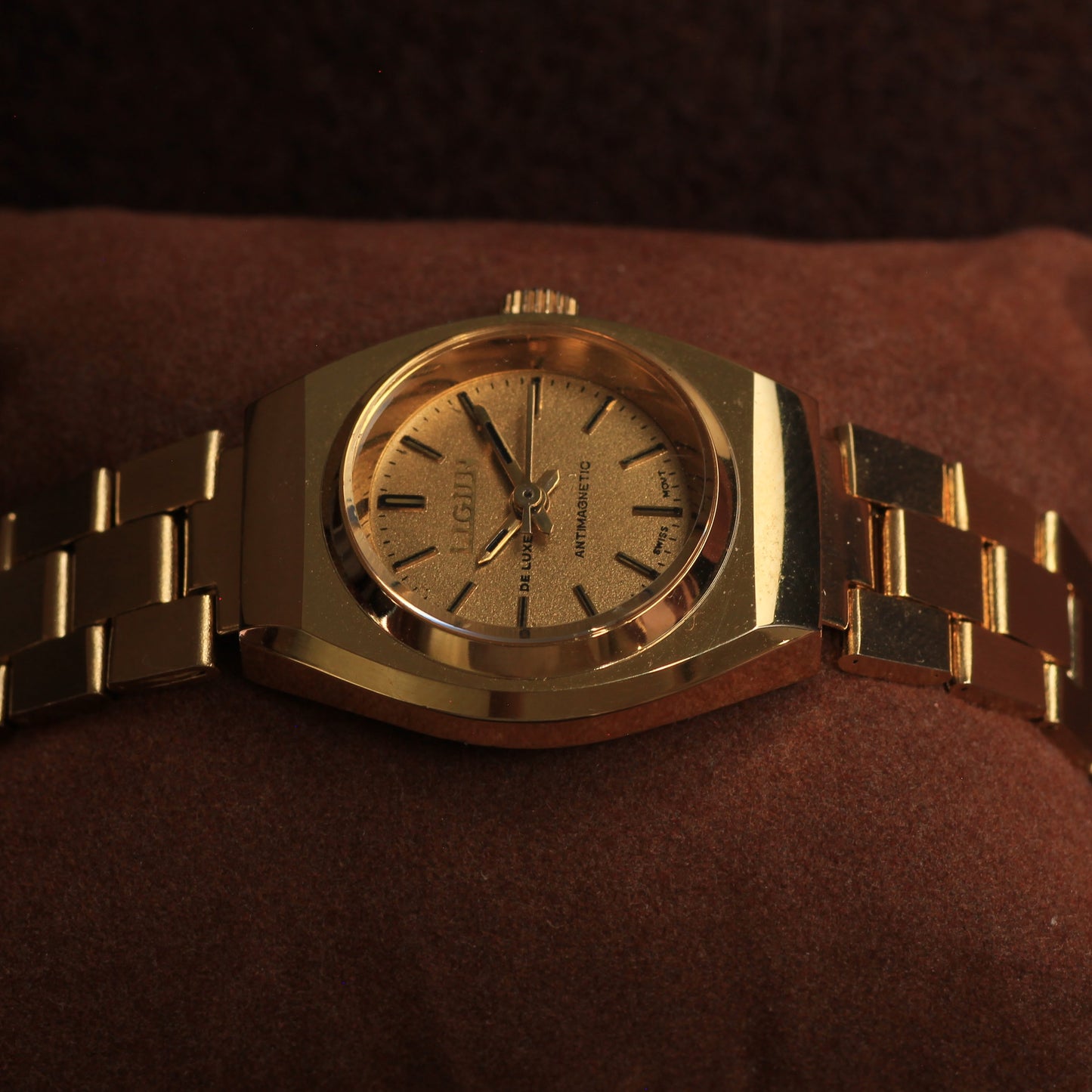 Vintage Ligin De Luxe Swiss Womens Dress Watch - Hong Kong Assembled