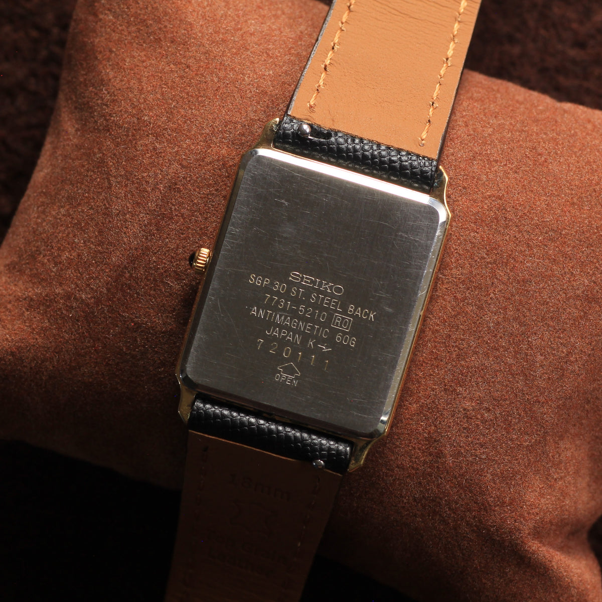Vintage Seiko Dolce Ultra-Thin Gold Tank Mens Watch - 7731-5210 - 1986