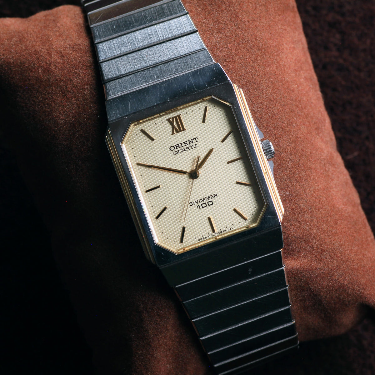 Vintage Orient Swimmer 100 Mens Dive Watch - C252M5-49 - 1985