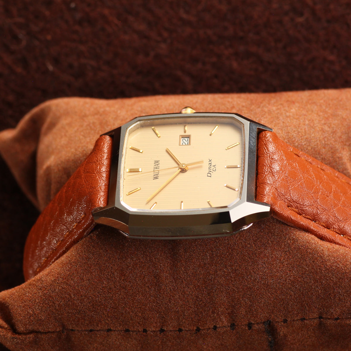 Vintage Waltham Dynax C.A. Swiss Quartz Mens Tank Watch - 1978