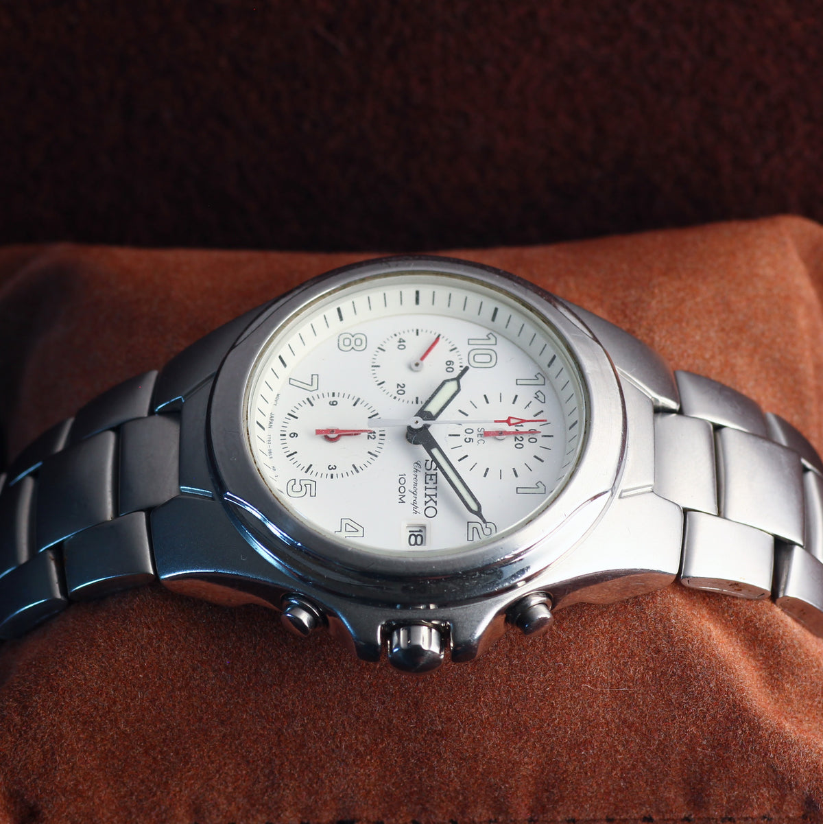 Seiko 7T92 chronograph white dial mens watch, view 3