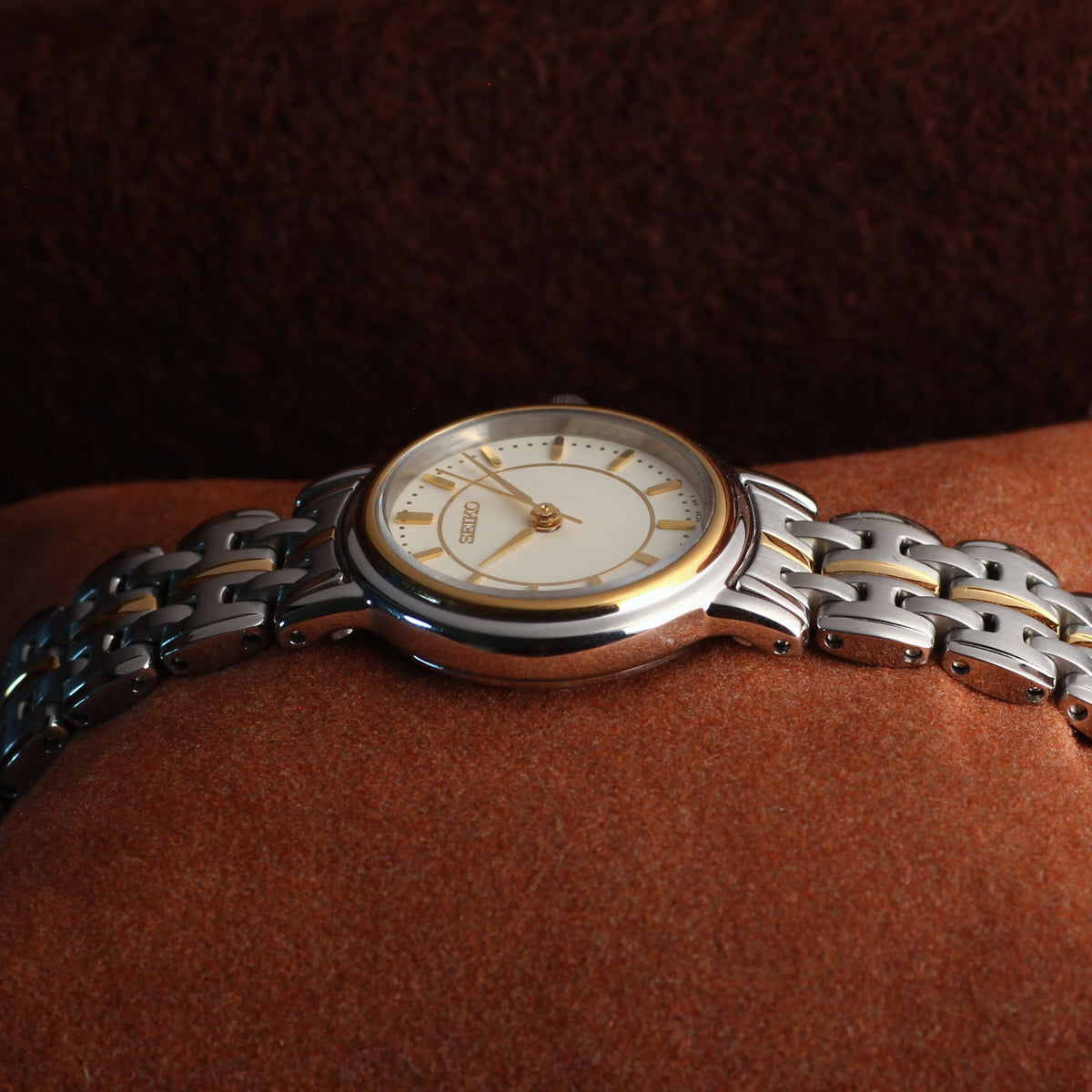Seiko two-tone womens dress watch with engraved caseback, view 3