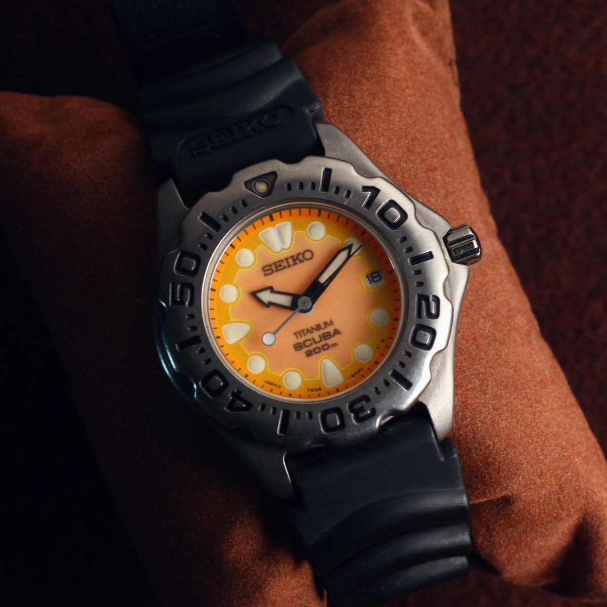 Seiko titanium Scuba orange dial dive watch 7N35-6A20, view 1