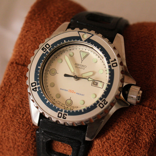 Vintage Seiko Womens Diver Dive Watch Quartz Silver and Blue - 1983 - 2625-0170
