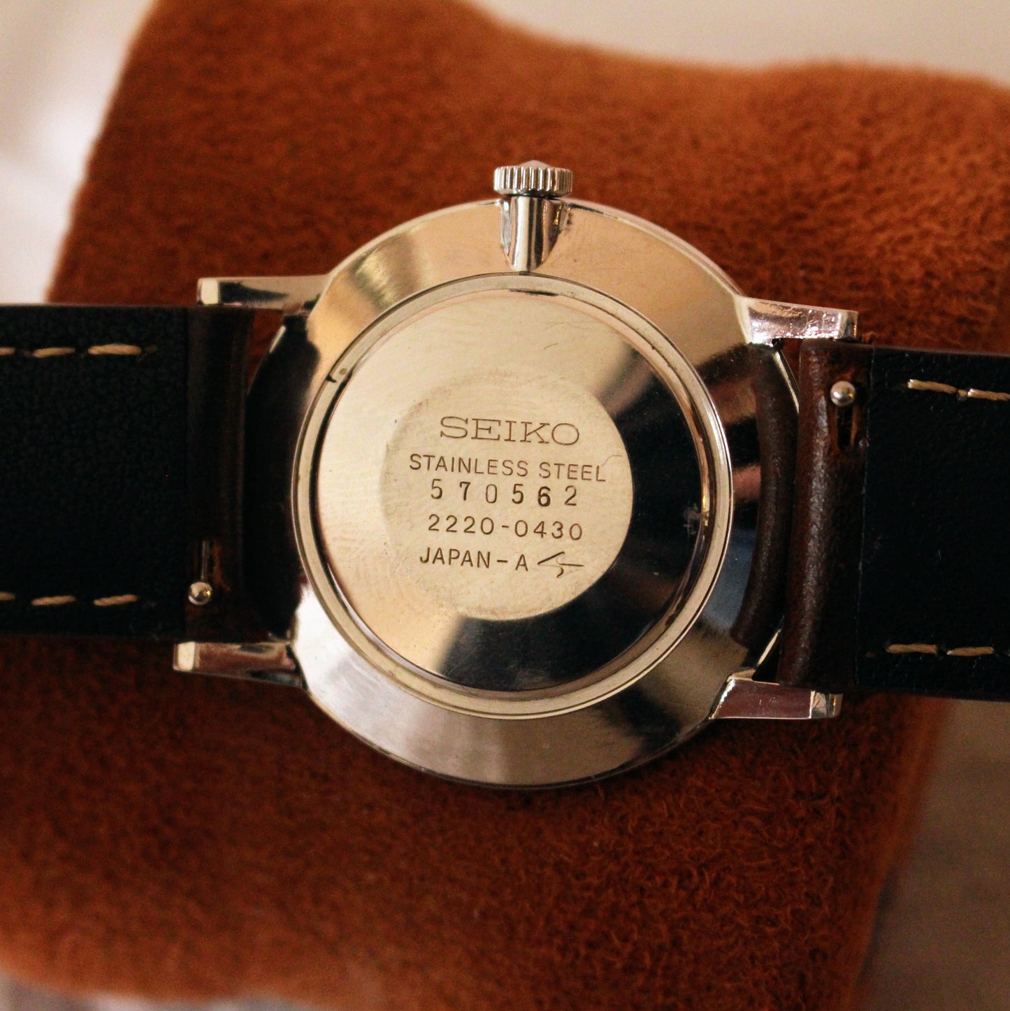 Seiko Chariot Thin Manual Wind Roman Numeral Dress Watch - 1975 - 2220-0430