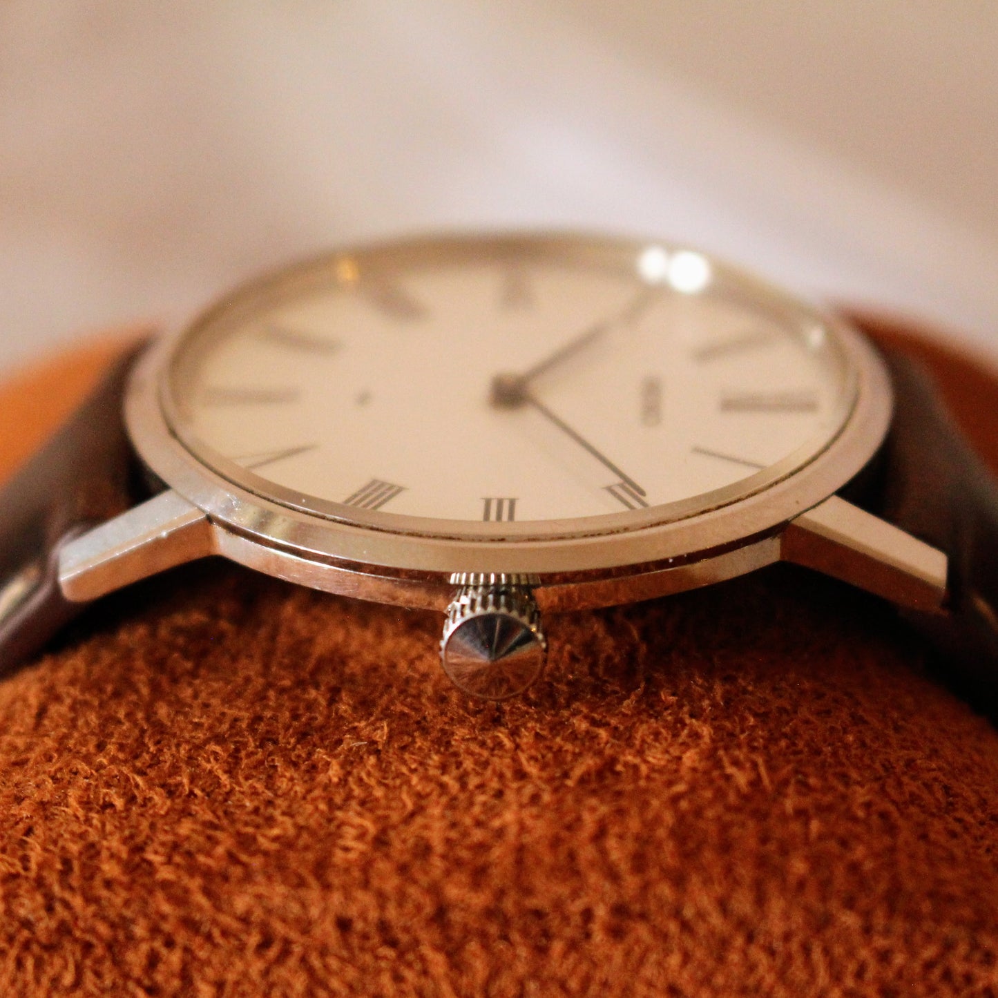 Seiko Chariot Thin Manual Wind Roman Numeral Dress Watch - 1975 - 2220-0430