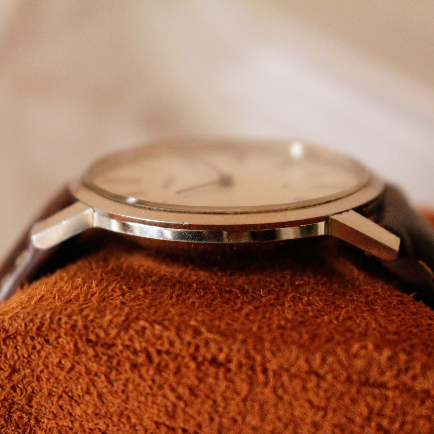 Seiko Chariot Thin Manual Wind Roman Numeral Dress Watch - 1975 - 2220-0430