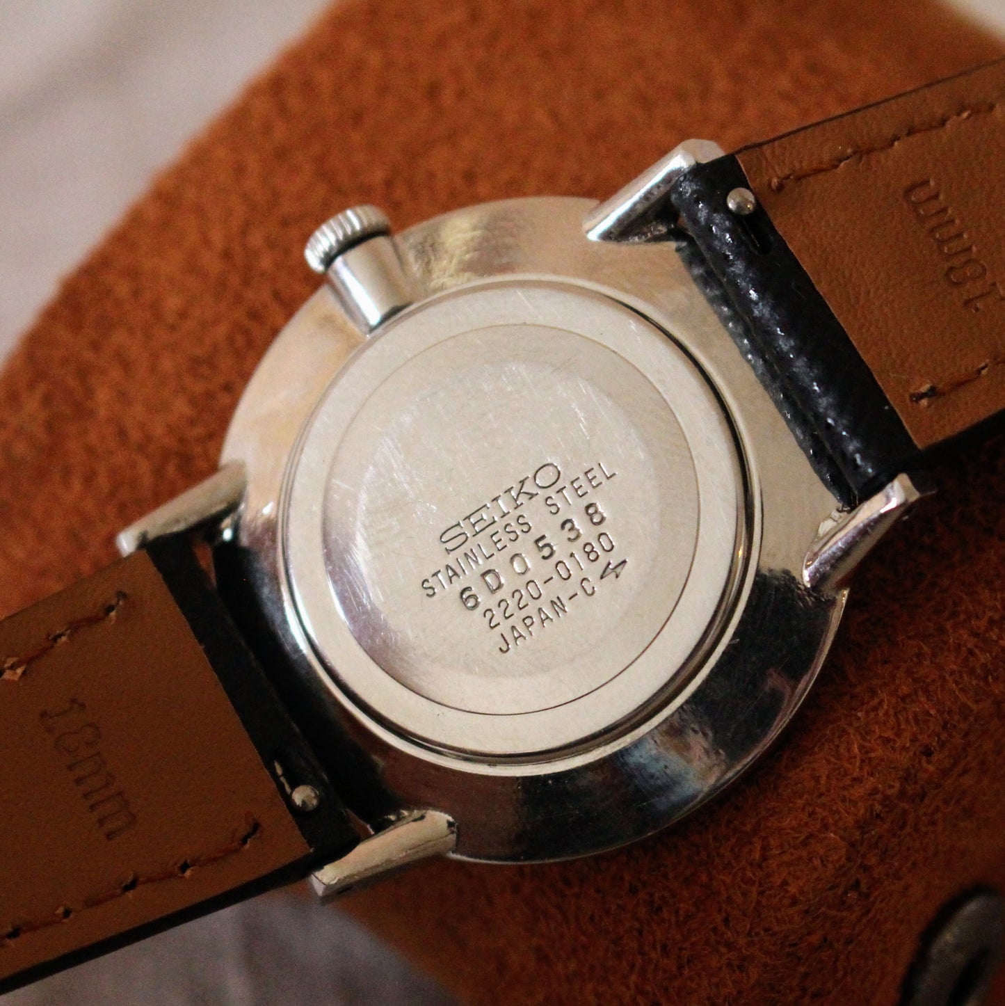 Seiko Chariot Thin Manual Wind Roman Numeral Dress Watch - 1976 - 2220-0180